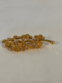 Vintage Monet gold tone flower Brooch