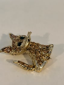 Vintage gold tone pell rhinestone cat Brooch