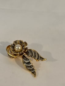 Vintage Damascene flower pearl Brooch