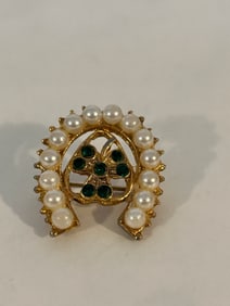 Vintage gold tone horse shoe Brooch