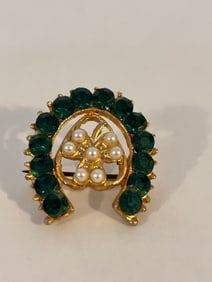 Vintage gold tone horse shoe Brooch