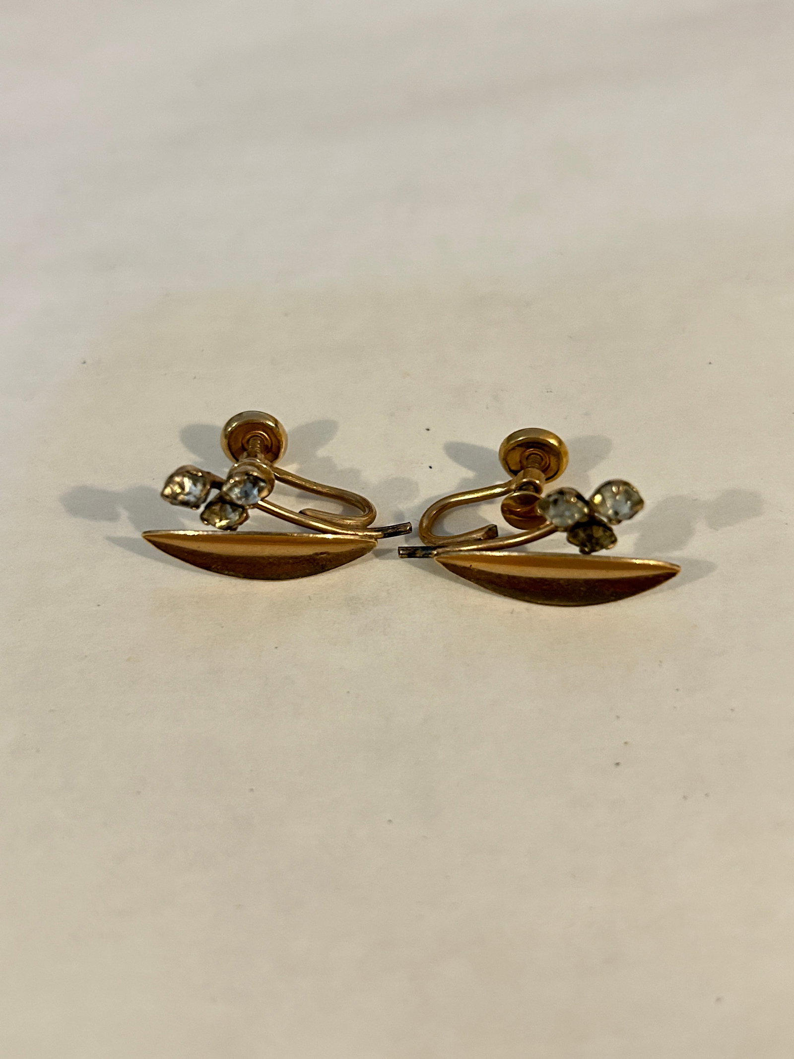 Vintage gold filled Earrings: Vintage gold filled Earrings Please view all photos as they are part of the description and condition of this Item, Feel free to contact me with questions or picture requests! Used Item AS IS