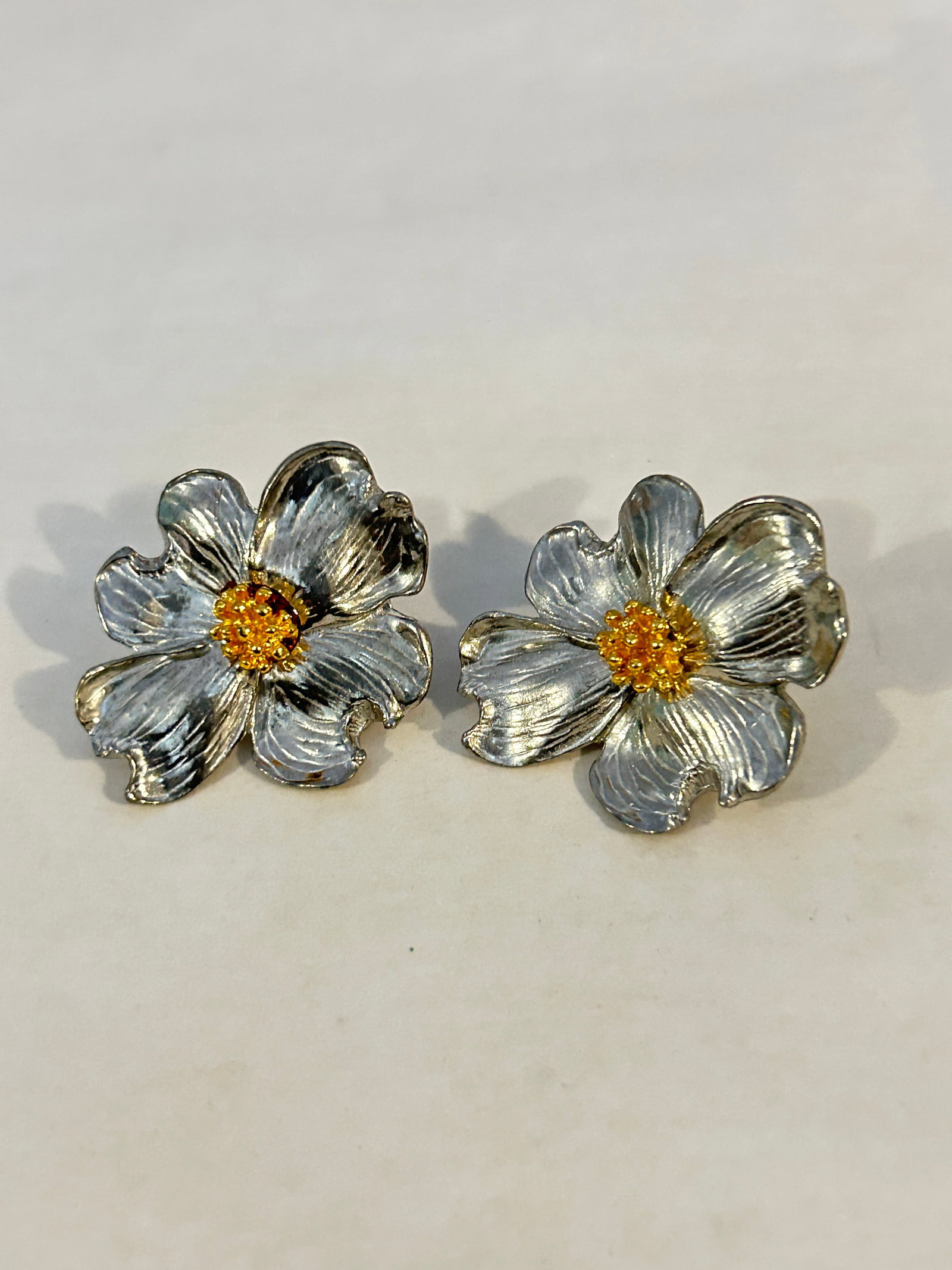 Maurice Milleur Dogwood Clip On Earrings Pewter 1992 Signed Vintage: Maurice Milleur Dogwood Clip On Earrings Pewter 1992 Signed Vintage Please view all photos as they are part of the description and condition of this Item, Feel free to contact me with questions or pic
