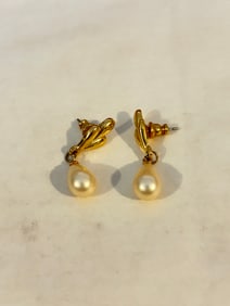 Vintage Trifari gold tone pearl Earrings