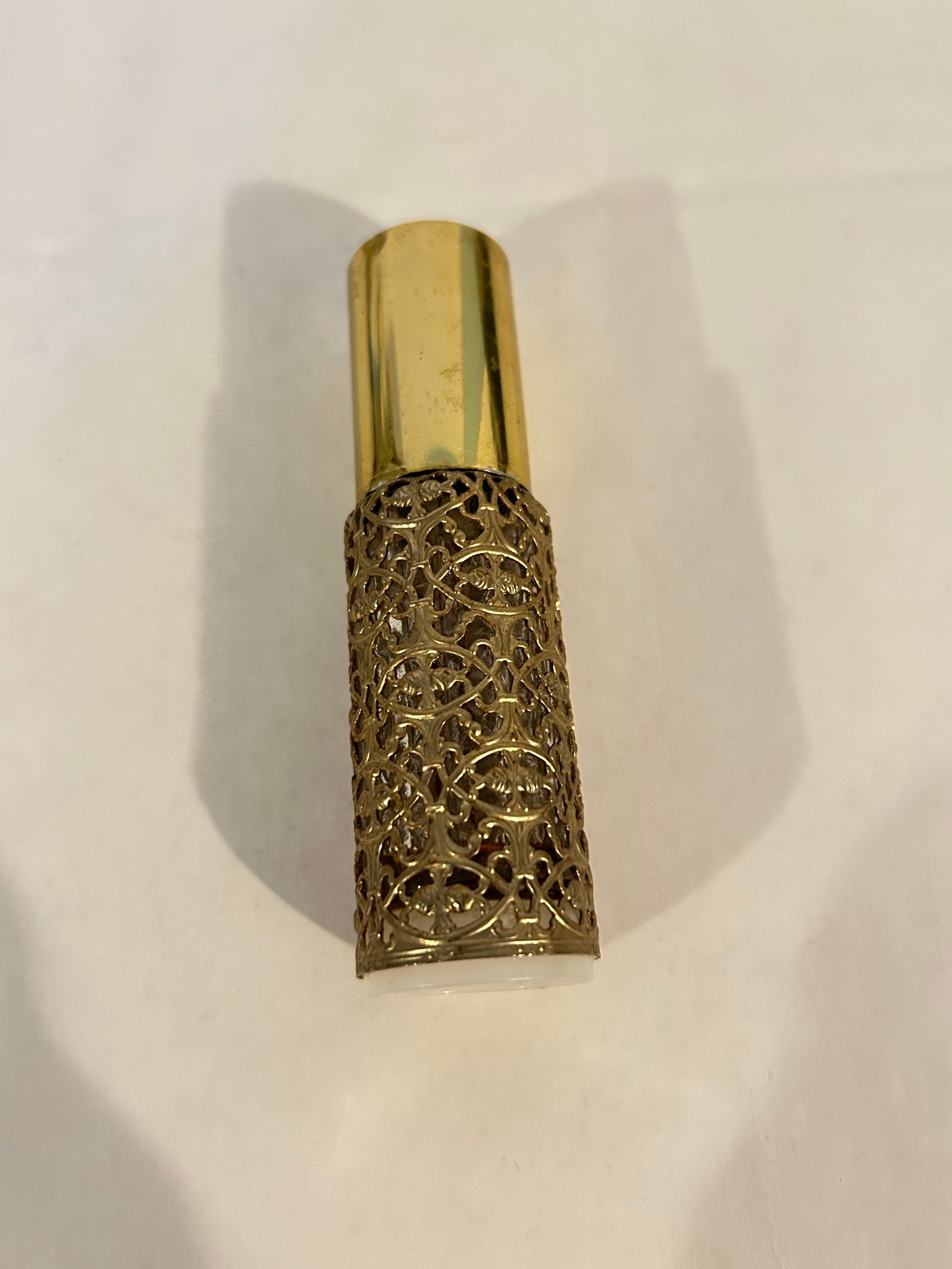 Vintage filigree perfume bottle: Vintage filigree perfume bottle Please view all photos as they are part of the description and condition of this Item, Feel free to contact me with questions or picture requests! Used Item AS IS