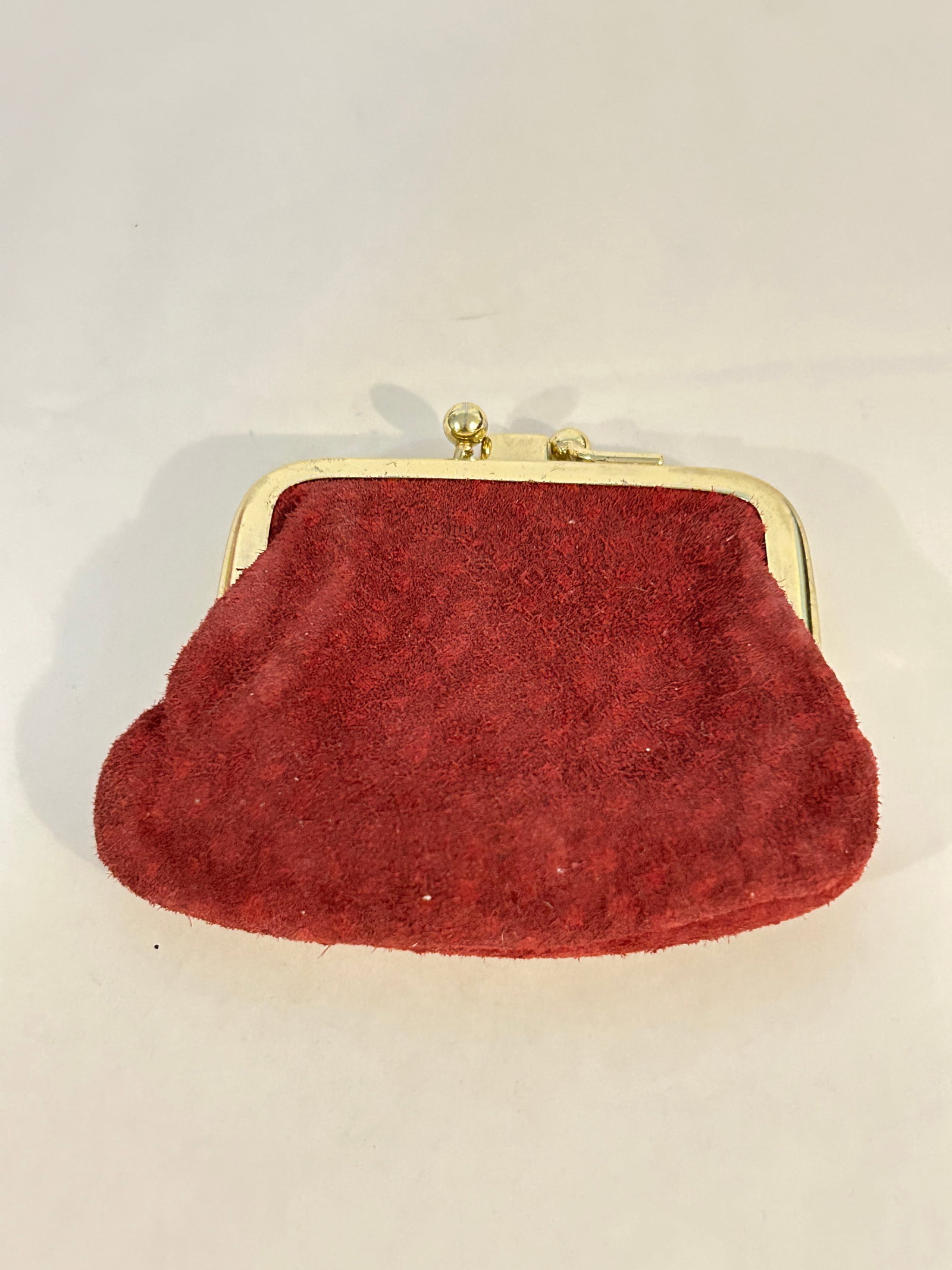 Vintage red leather change purse Princess Gardner: Vintage red leather change purse Princess Gardner Please view all photos as they are part of the description and condition of this Item, Feel free to contact me with questions or picture requests! Use