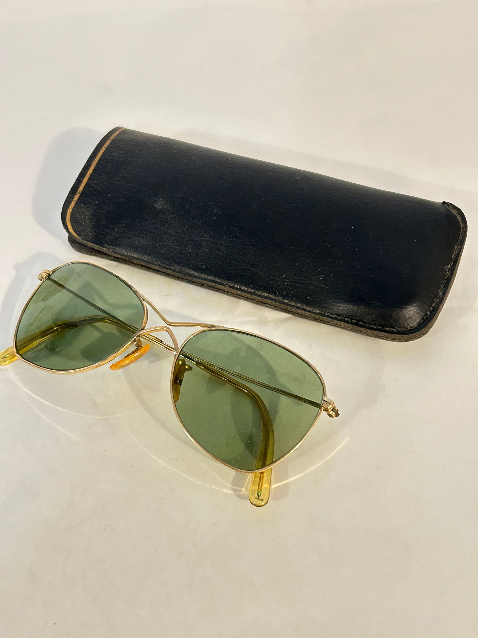 Vtg '40s WWII B&L Ray-Ban 1/10 12k Gold Filled Pilot Aviators Sunglasses (1 of 5)