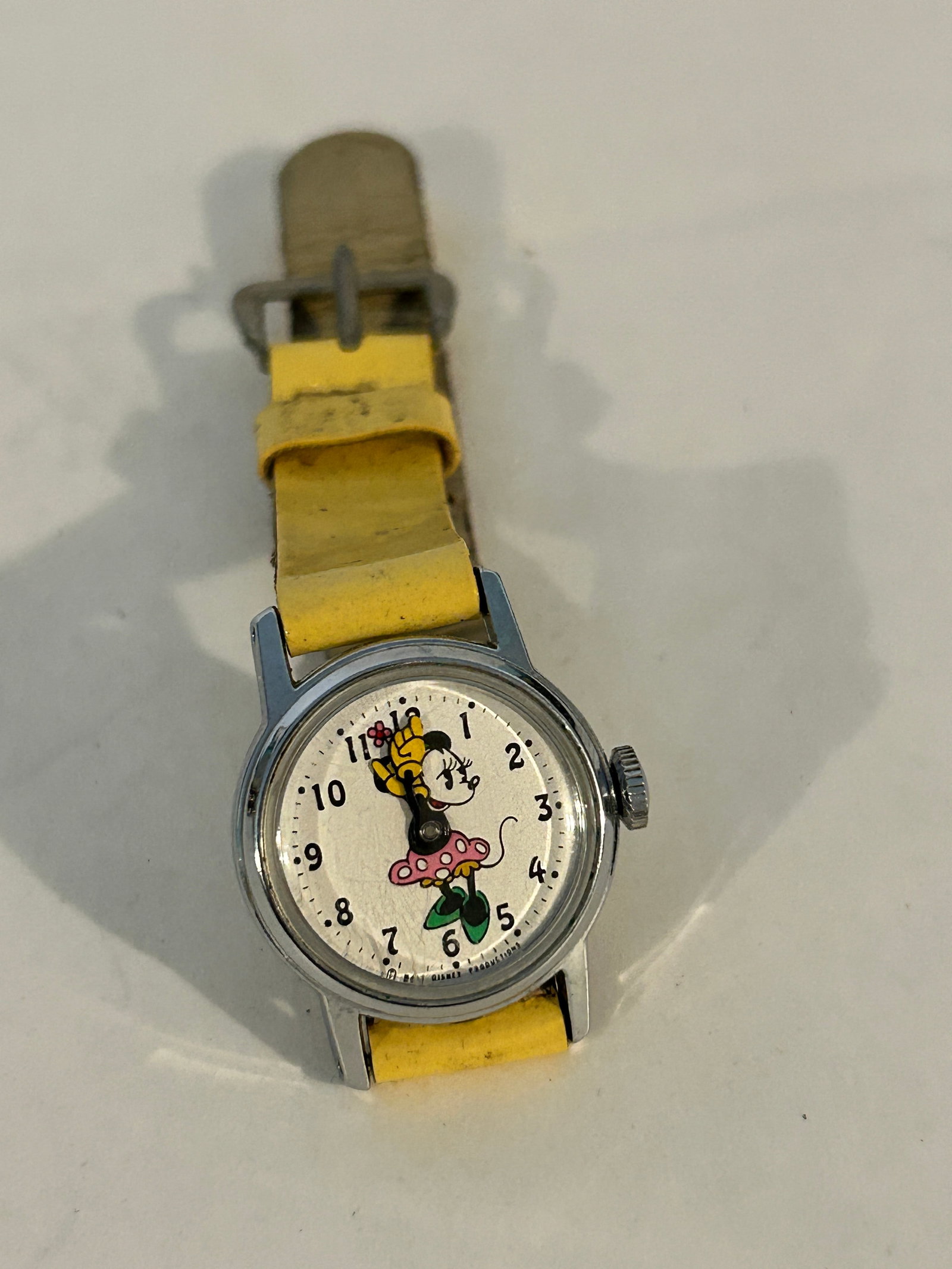 Vintage mini mouse watch working: Vintage mini mouse watch working Please view all photos as they are part of the description and condition of this Item, Feel free to contact me with questions or picture requests! Used Item AS IS
