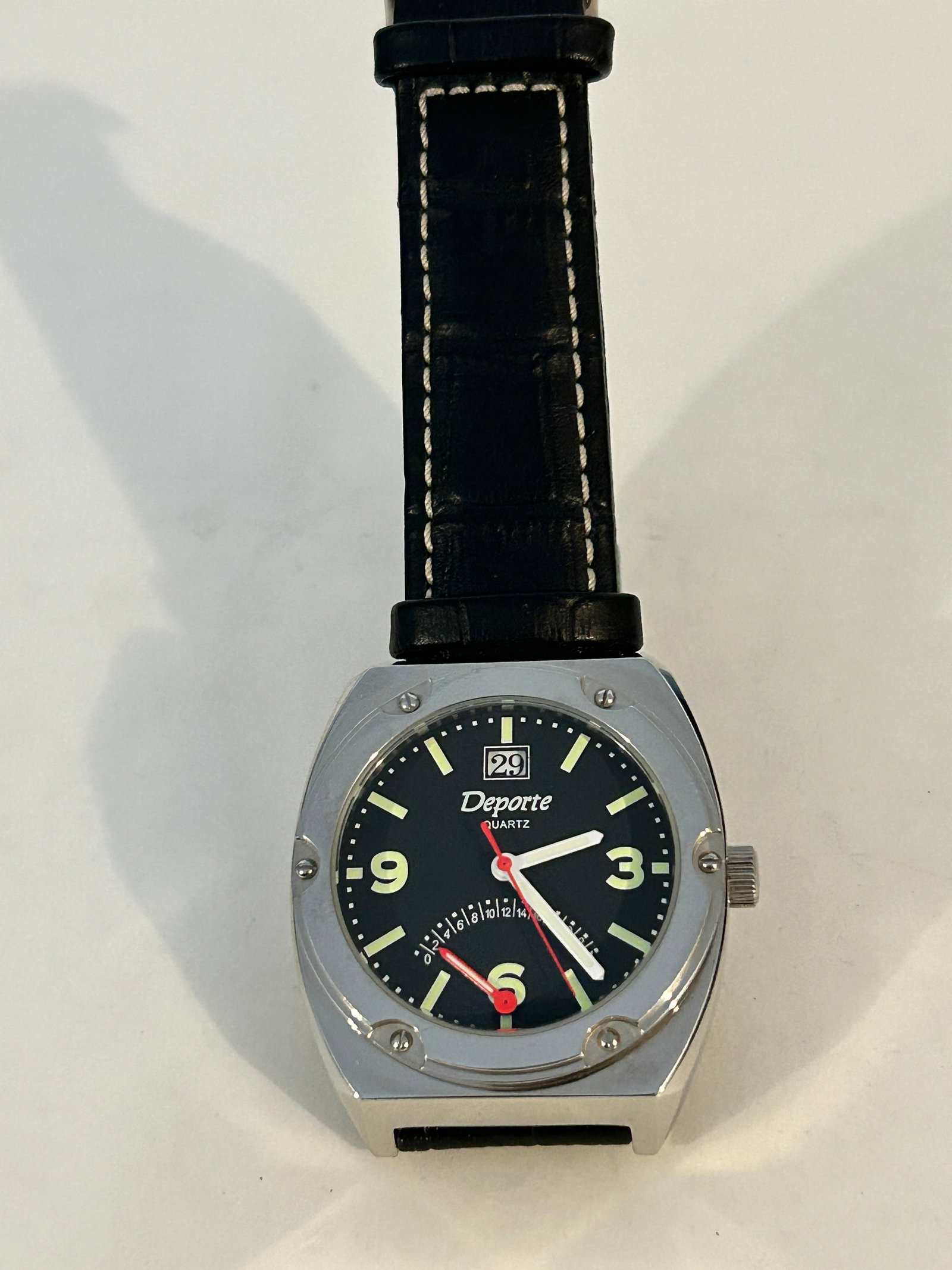 vintage deporte quartz watch working: vintage deporte quartz watch working Please view all photos as they are part of the description and condition of this Item, Feel free to contact me with questions or picture requests! Used Item AS IS