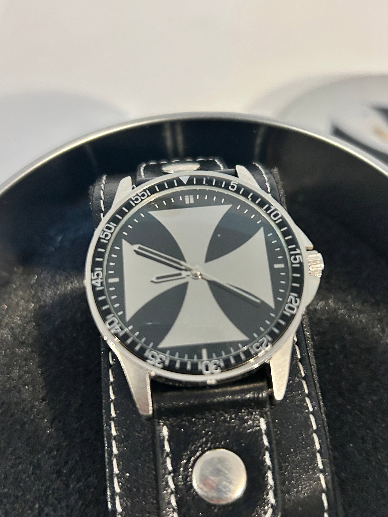 Vintage Mens Knights Templar working Celtic Maltese Cross watch: Vintage Mens Knights Templar working Celtic Maltese Cross watch Please view all photos as they are part of the description and condition of this Item, Feel free to contact me with questions or picture