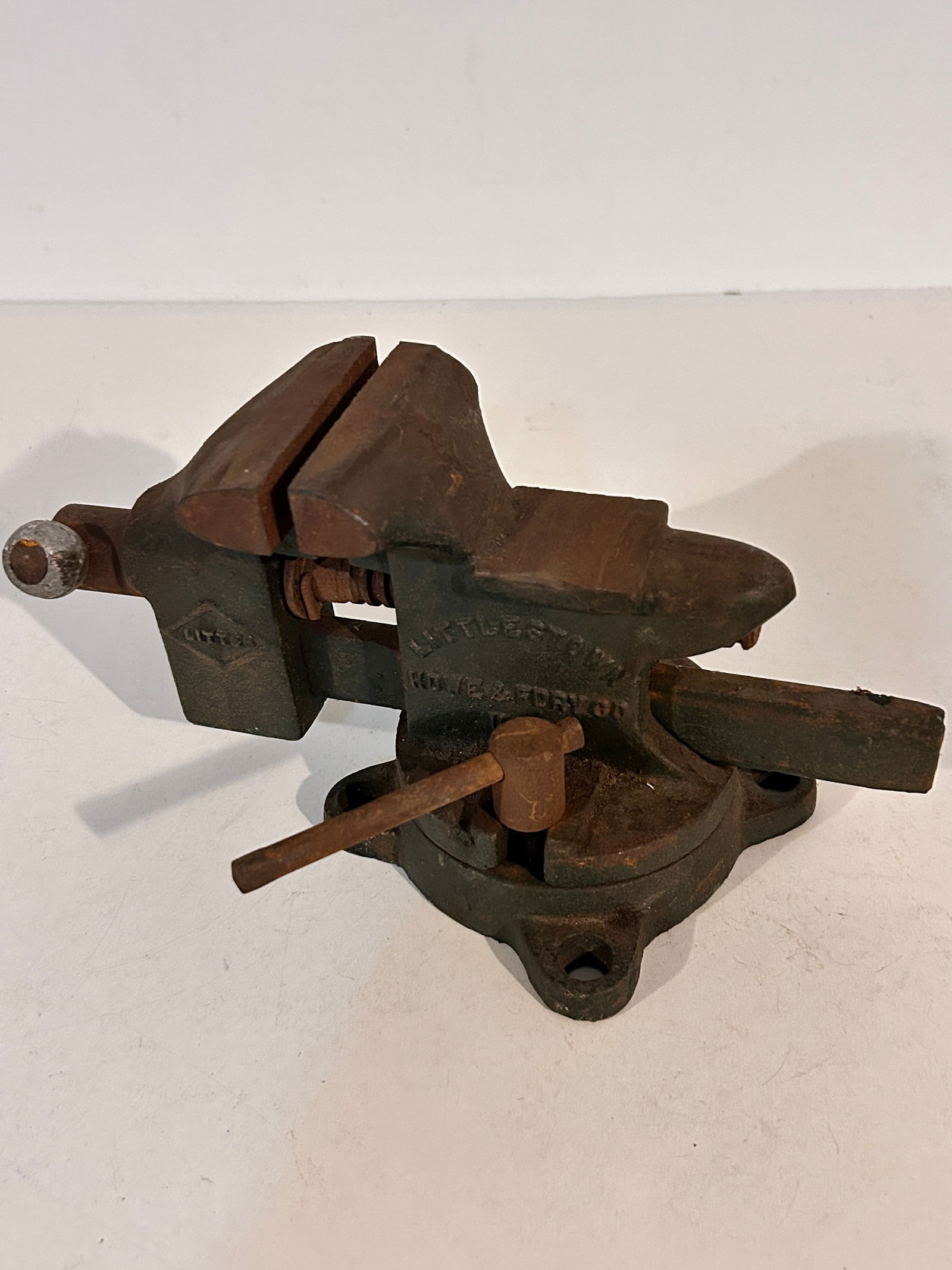 Vintage Littlestown No. 900 Swivel Bench Vise Anvil Cast Iron USA (1 of 5)