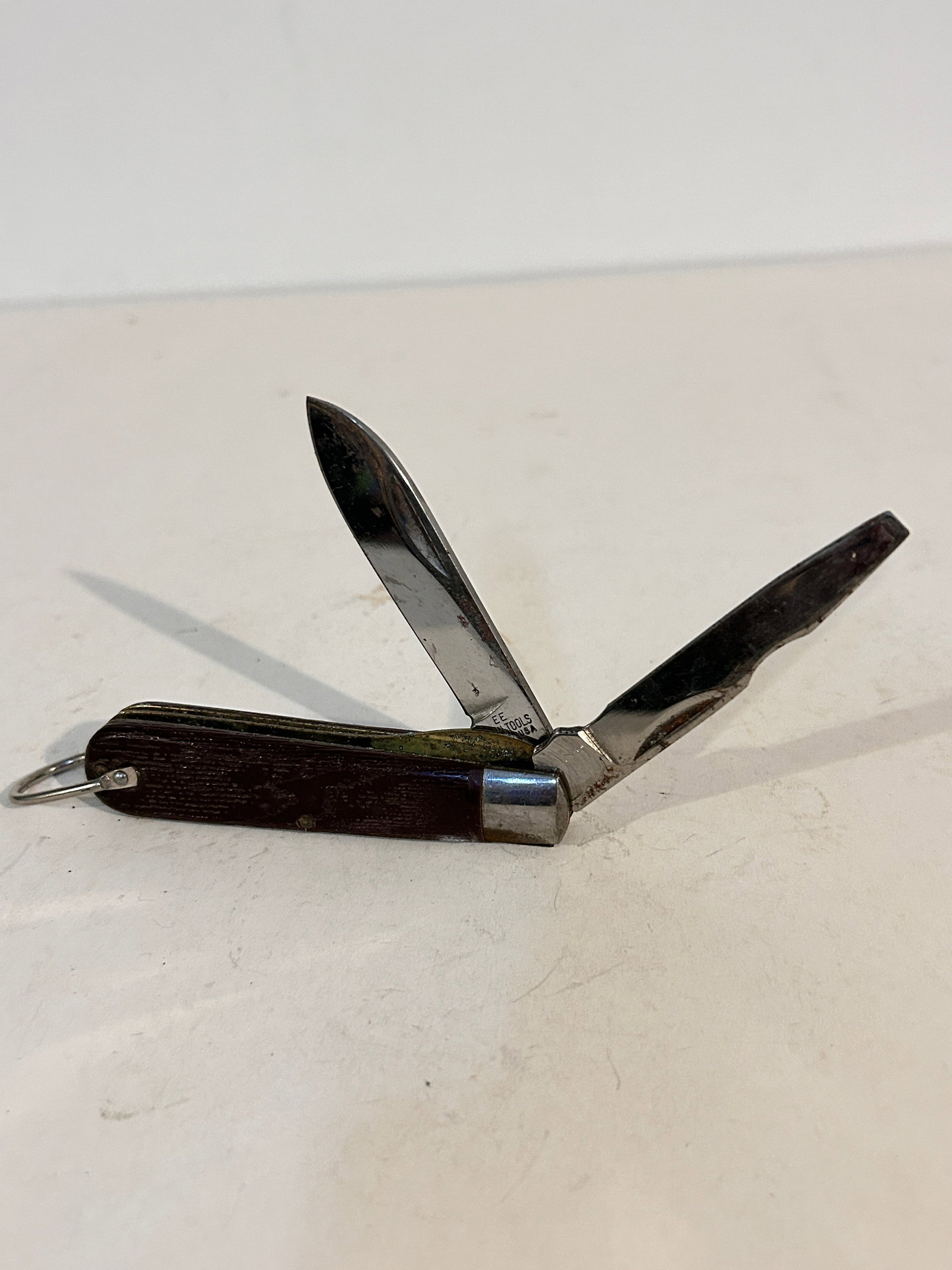 Vintage Klien tools knife: Vintage Klien tools knife Please view all photos as they are part of the description and condition of this Item, Feel free to contact me with questions or picture requests! Used Item AS IS