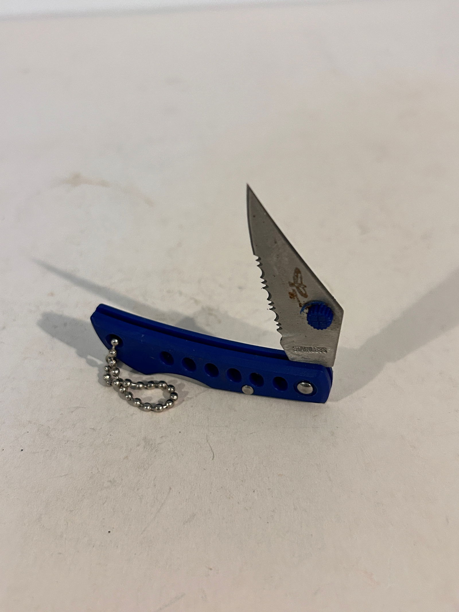 Vintage knife: Vintage knife Please view all photos as they are part of the description and condition of this Item, Feel free to contact me with questions or picture requests! Used Item AS IS