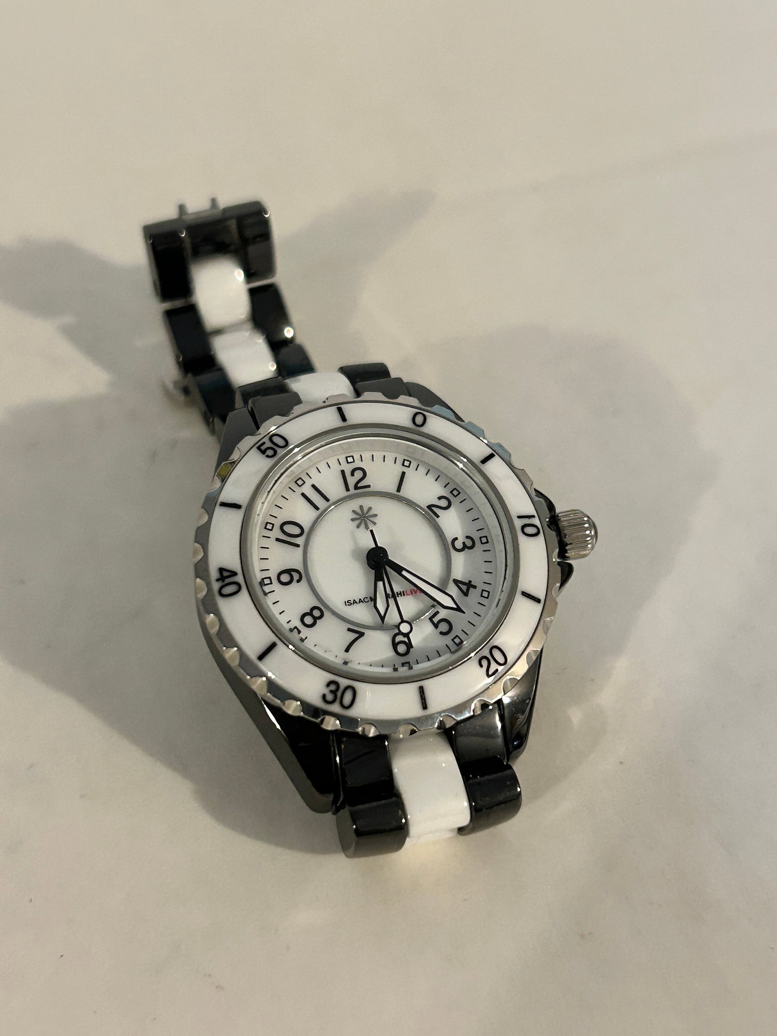 Isaac Mizrahi Live black & white Watch 36mm Working: Isaac Mizrahi Live black & white Watch 36mm Working Please view all photos as they are part of the description and condition of this Item, Feel free to contact me with questions or picture requests! U