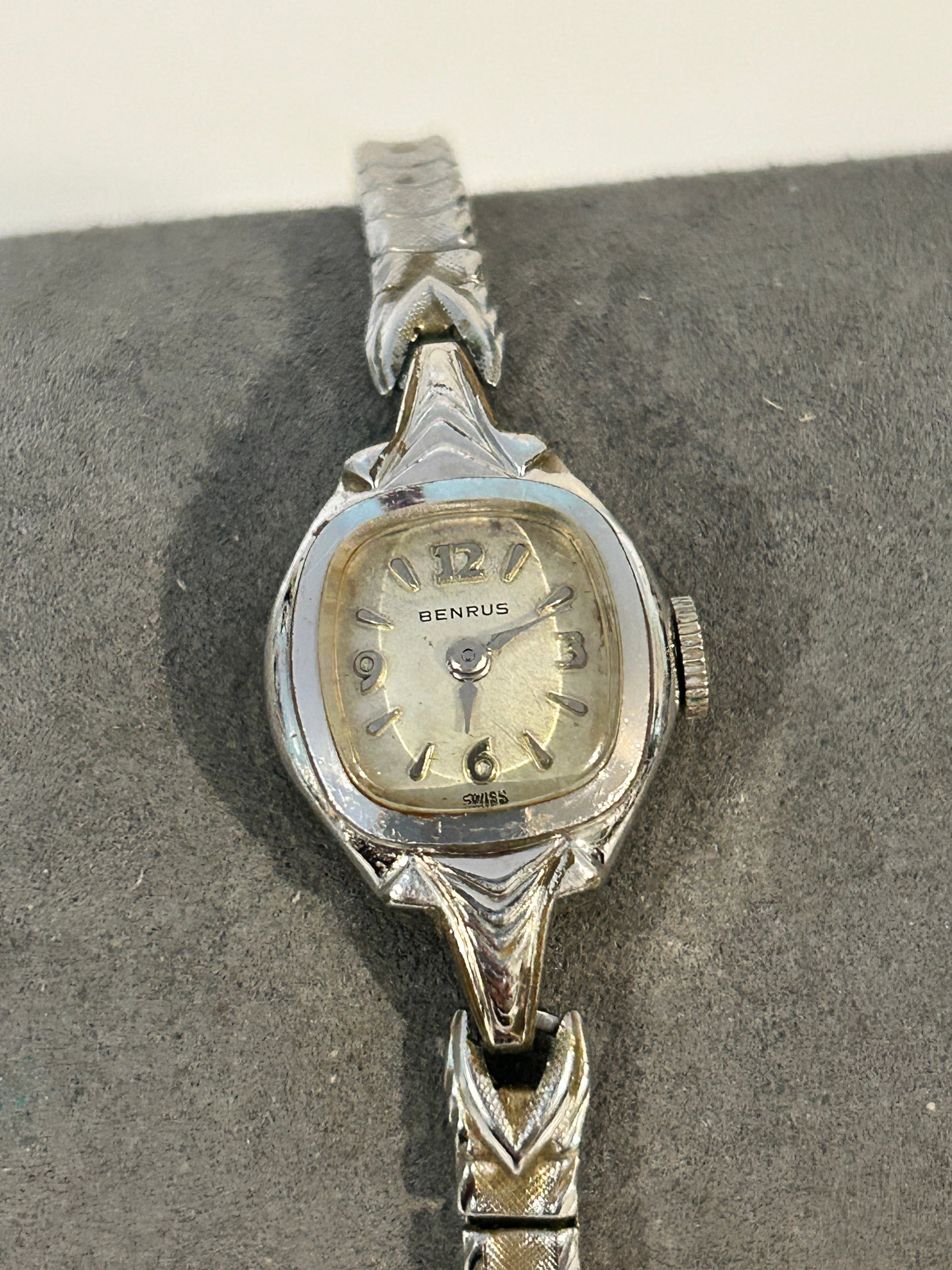 Vintage Benrus working mech gold filled Watch: Vintage Benrus working mech gold filled Watch Please view all photos as they are part of the description and condition of this Item, Feel free to contact me with questions or picture requests! Used It