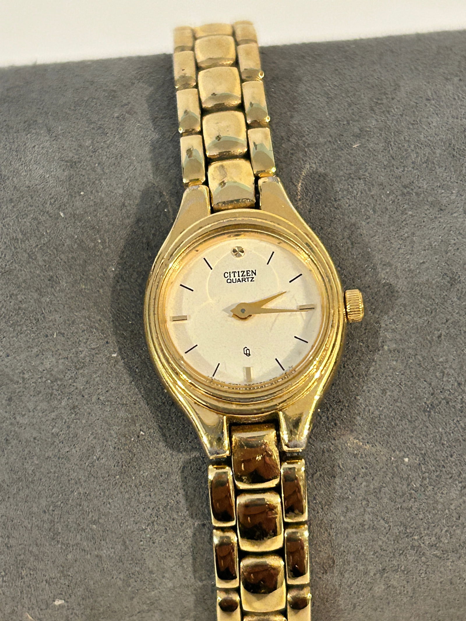 Vintage Citizen quratz working Watch 5421-S18736: Vintage Citizen quratz working Watch 5421-S18736 Please view all photos as they are part of the description and condition of this Item, Feel free to contact me with questions or picture requests! Used