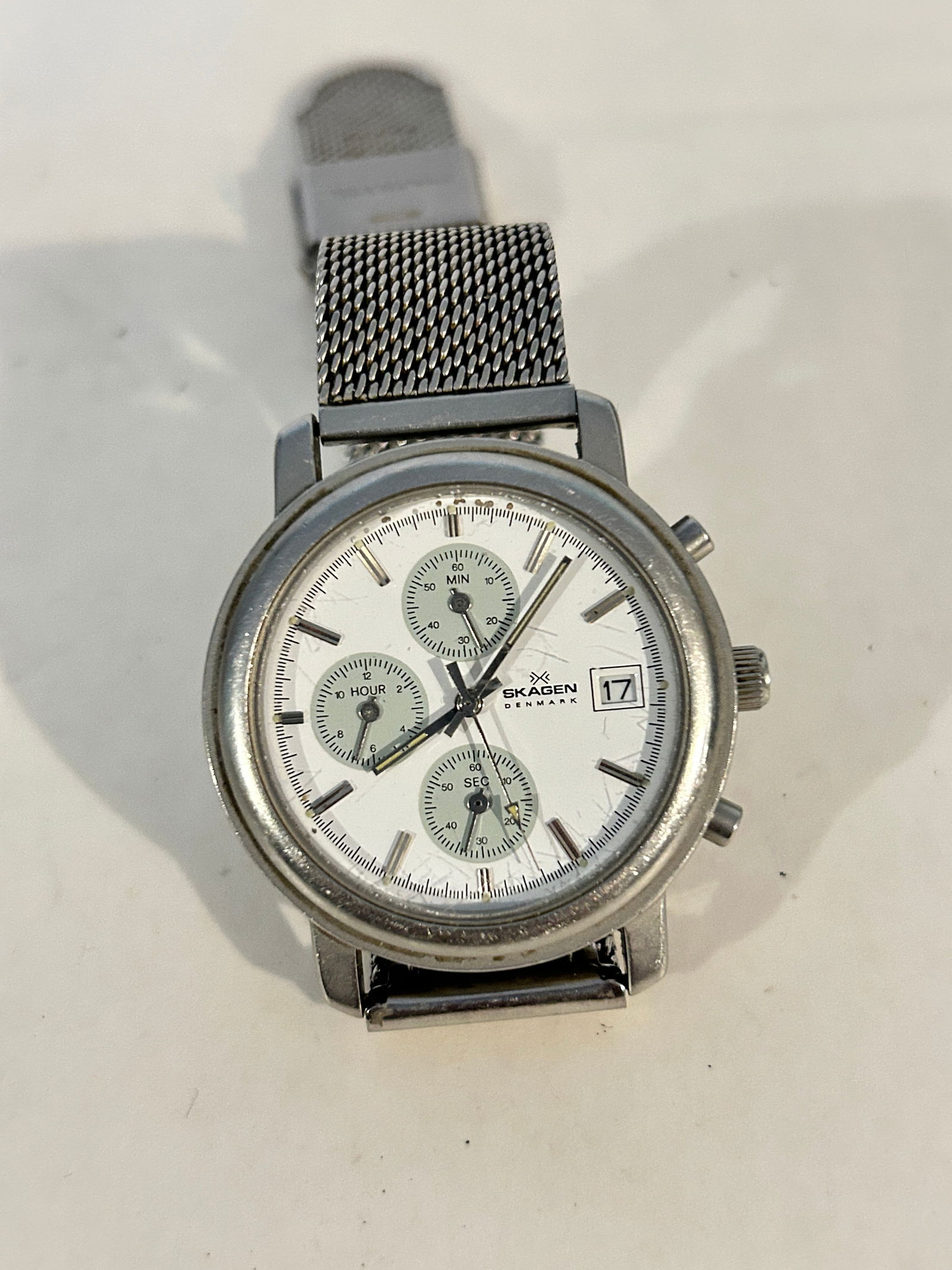 Vintage Skagen Denmark working quartz T24USS Watch: Vintage Skagen Denmark working quartz T24USS Watch Please view all photos as they are part of the description and condition of this Item, Feel free to contact me with questions or picture requests! Us