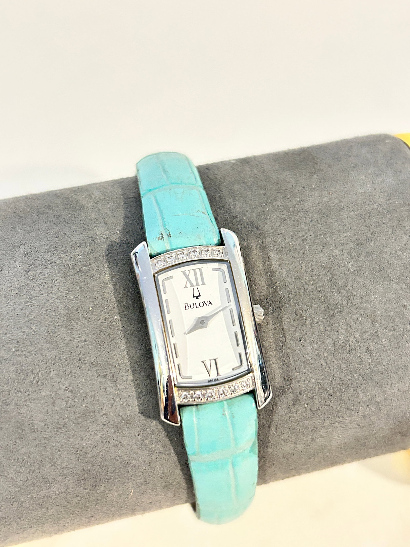 Vintage Bulova working quartz blue band Watch A2: Vintage Bulova working quartz blue band Watch A2 Please view all photos as they are part of the description and condition of this Item, Feel free to contact me with questions or picture requests! Used