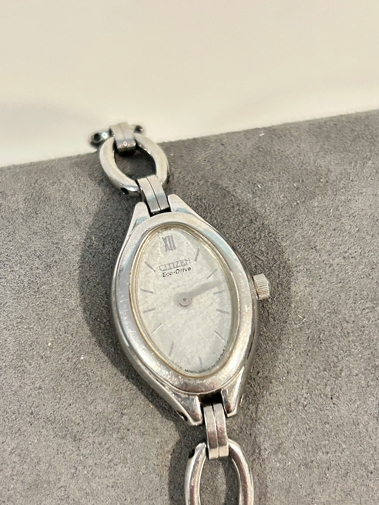 Vintage Citizen eco drive quartz working Watch light scratches: Vintage Citizen eco drive quartz working Watch light scratches Please view all photos as they are part of the description and condition of this Item, Feel free to contact me with questions or picture