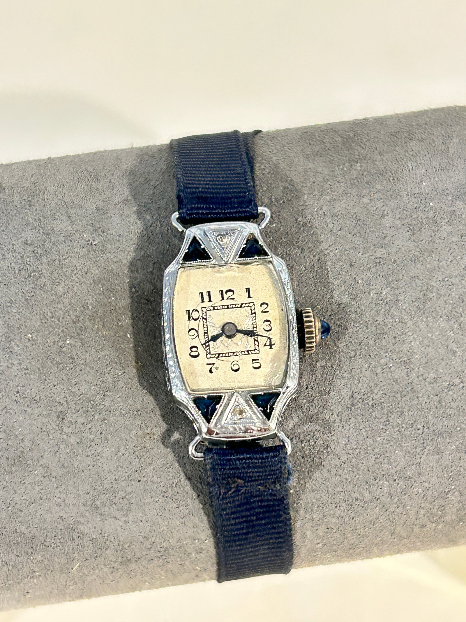 Vintage gold filled etched working mech Watch: Vintage gold filled etched working mech Watch Please view all photos as they are part of the description and condition of this Item, Feel free to contact me with questions or picture requests! Used It