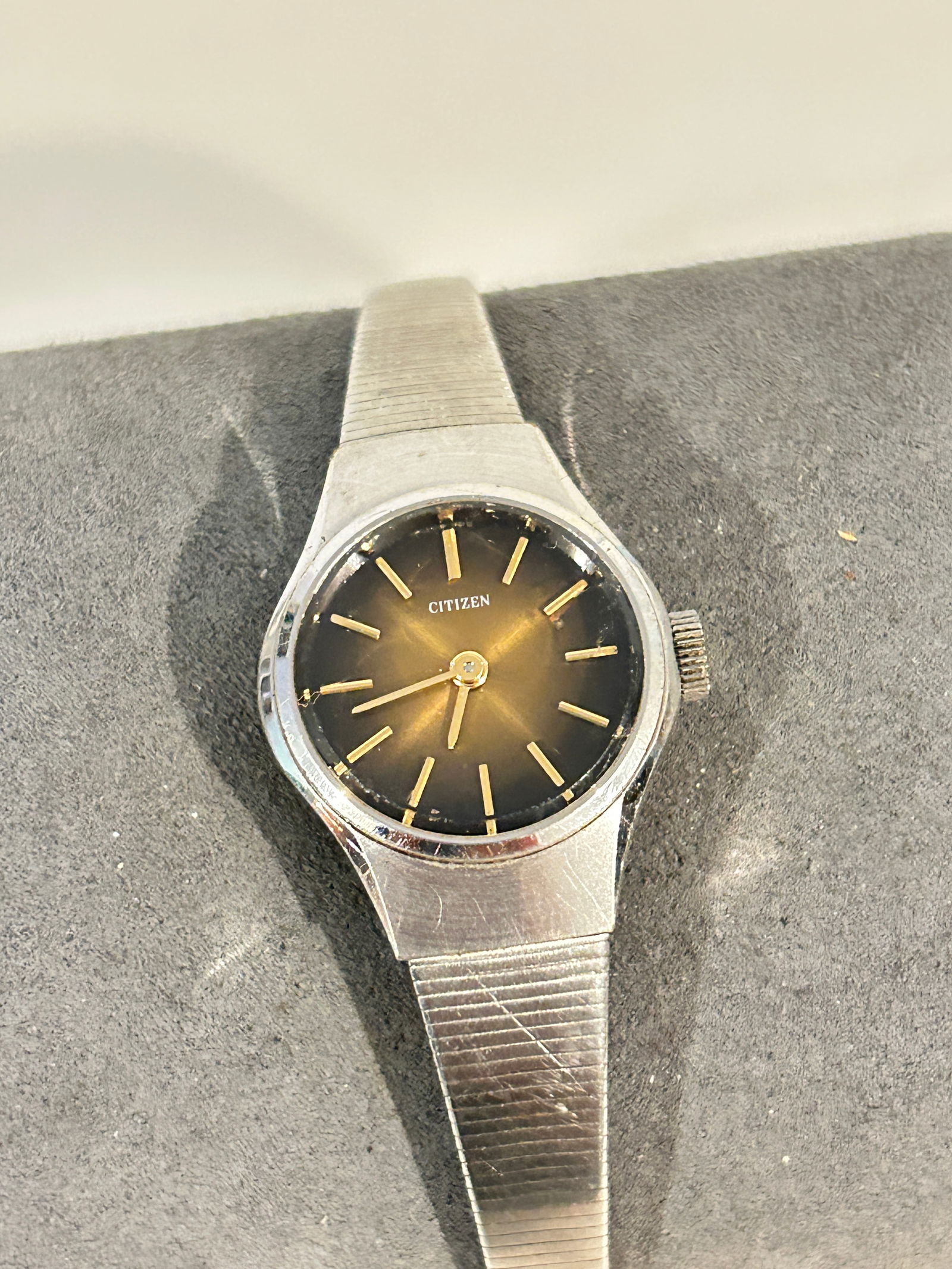 Vintage Citizen working mech 6700 Watch: Vintage Citizen working mech 6700 Watch Please view all photos as they are part of the description and condition of this Item, Feel free to contact me with questions or picture requests! Used Item AS