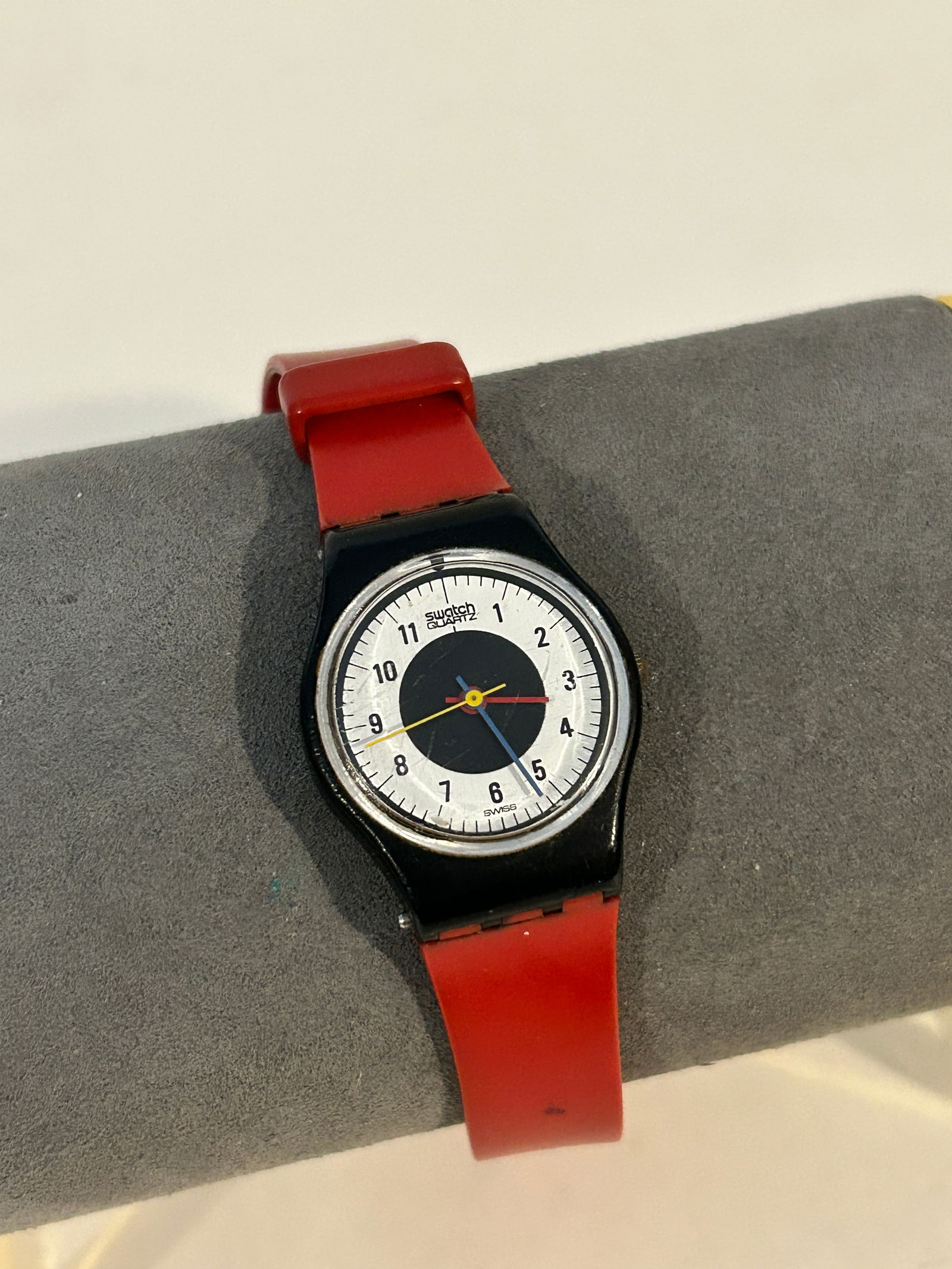 Vintage Red Swatch quartz working Watch 755 (1 of 5)