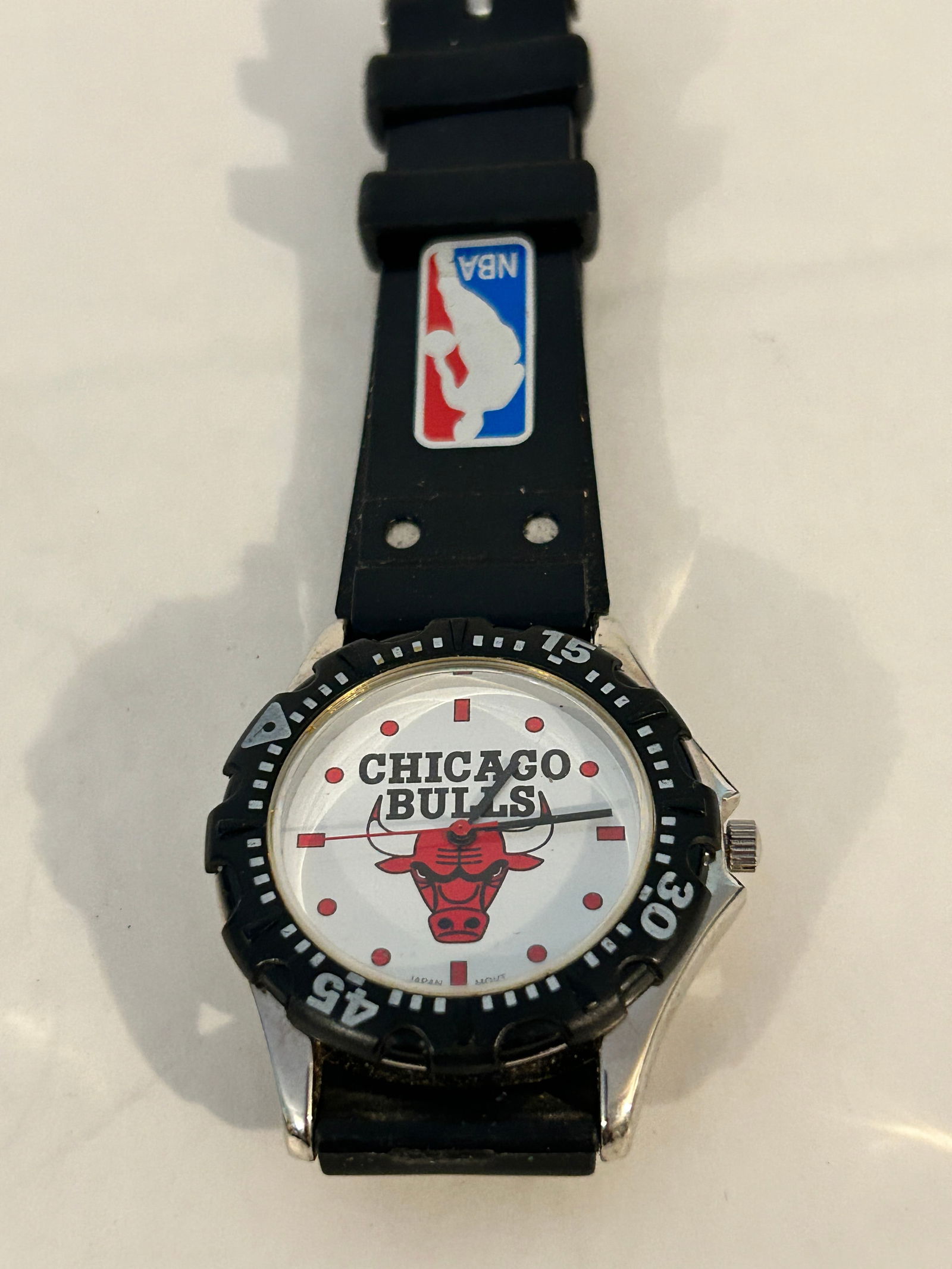 Vintage Chicago Bulls working quartz Watch: Vintage Chicago Bulls working quartz Watch Please view all photos as they are part of the description and condition of this Item, Feel free to contact me with questions or picture requests! Used Item
