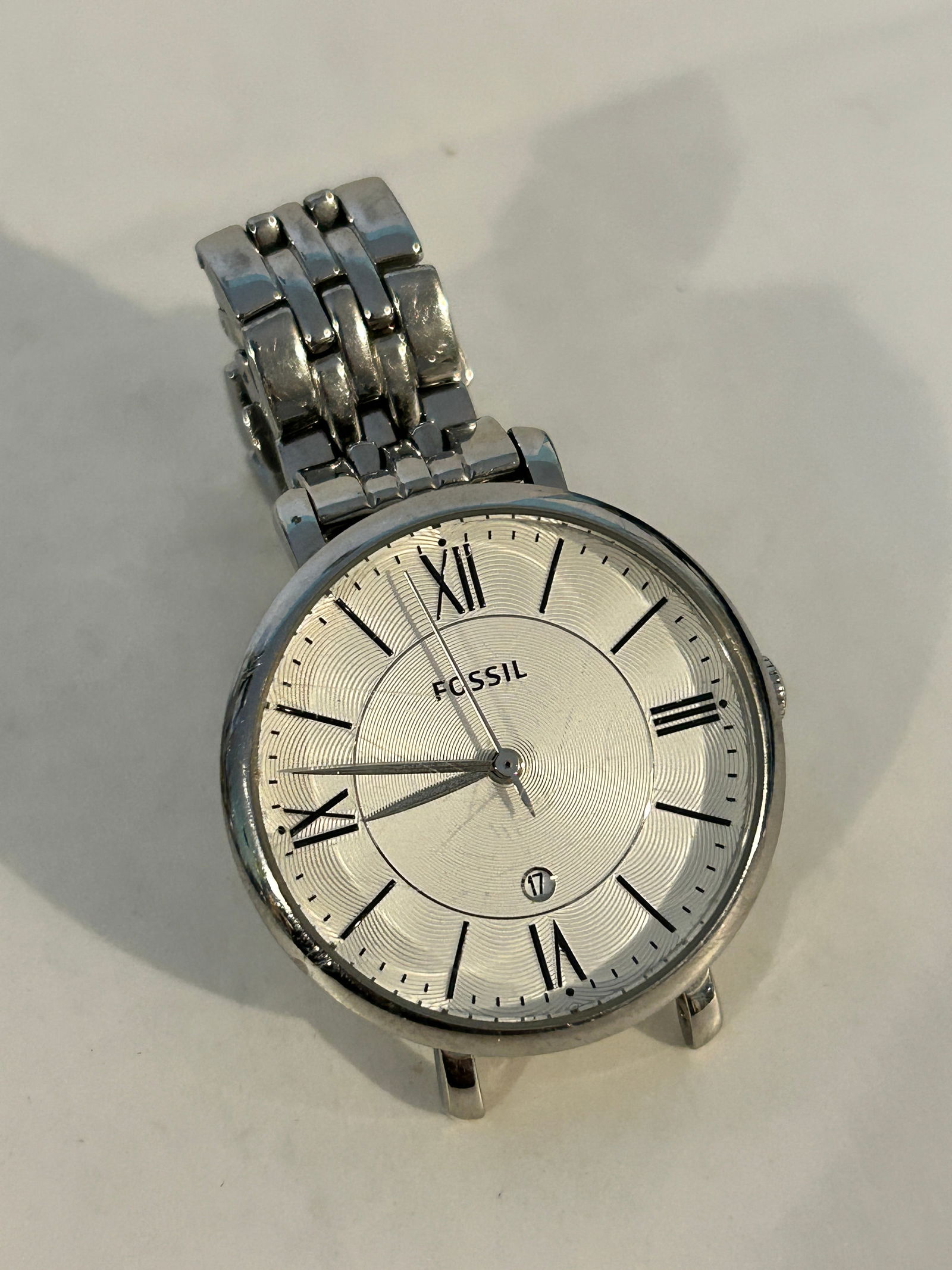 Vintage Fossil quartz working Watch ES3433 needs pin: Vintage Fossil quartz working Watch ES3433 needs pin Please view all photos as they are part of the description and condition of this Item, Feel free to contact me with questions or picture requests!