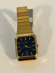 Vintage CITIZEN Q&Q Gold tone quartz working Watch