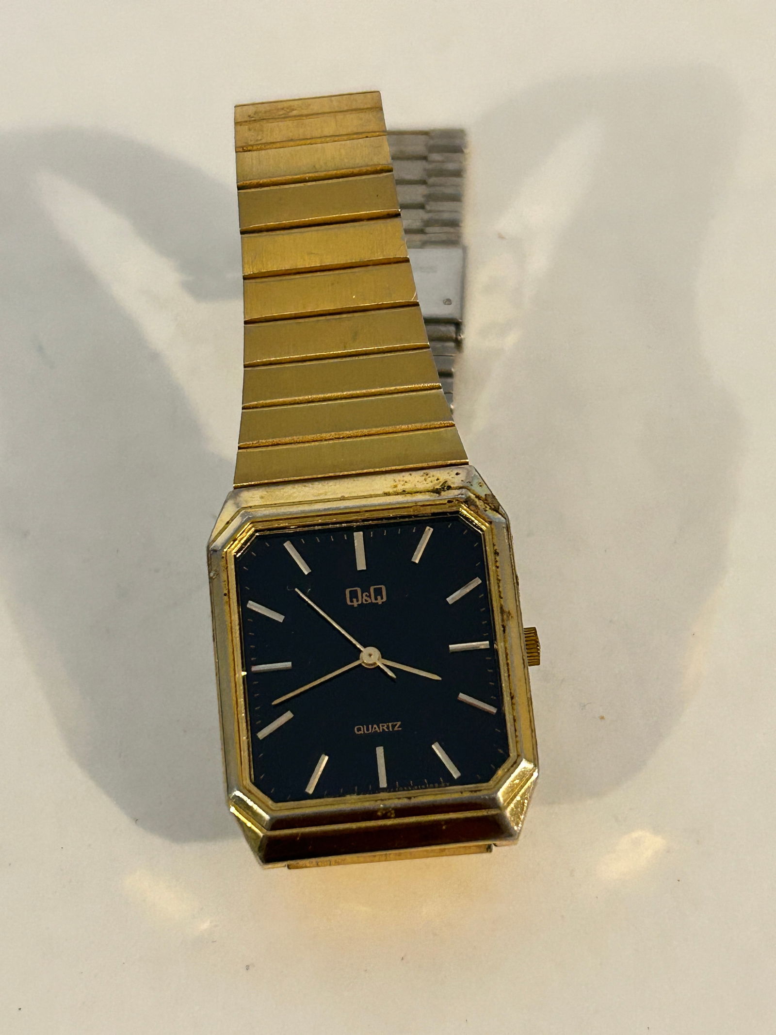 Vintage CITIZEN Q&Q Gold tone quartz working Watch: Vintage CITIZEN Q&Q Gold tone quartz working Watch Please view all photos as they are part of the description and condition of this Item, Feel free to contact me with questions or picture requests! Us