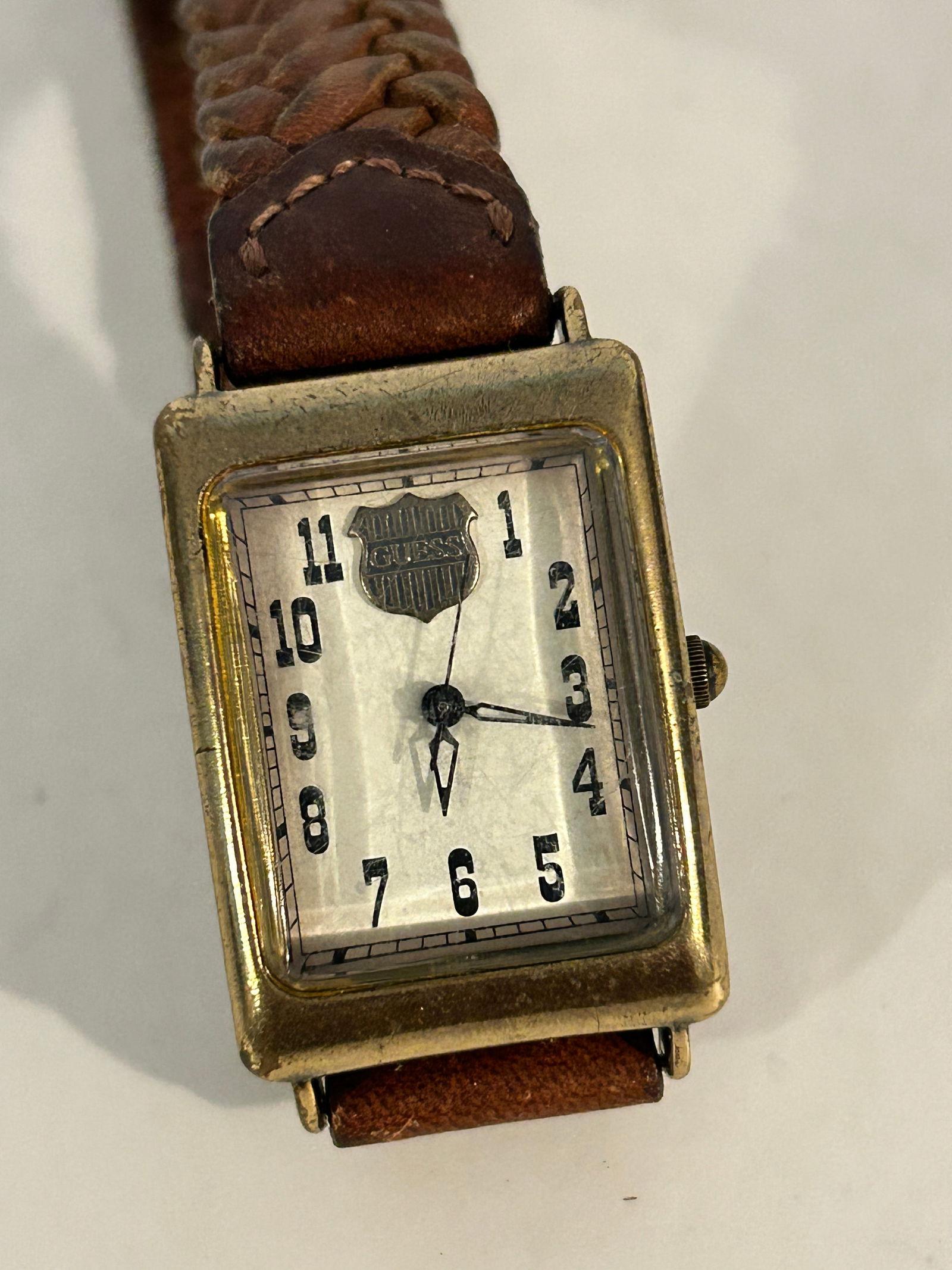 Vintage Guess working quartz Watch: Vintage Guess working quartz Watch Please view all photos as they are part of the description and condition of this Item, Feel free to contact me with questions or picture requests! Used Item AS IS