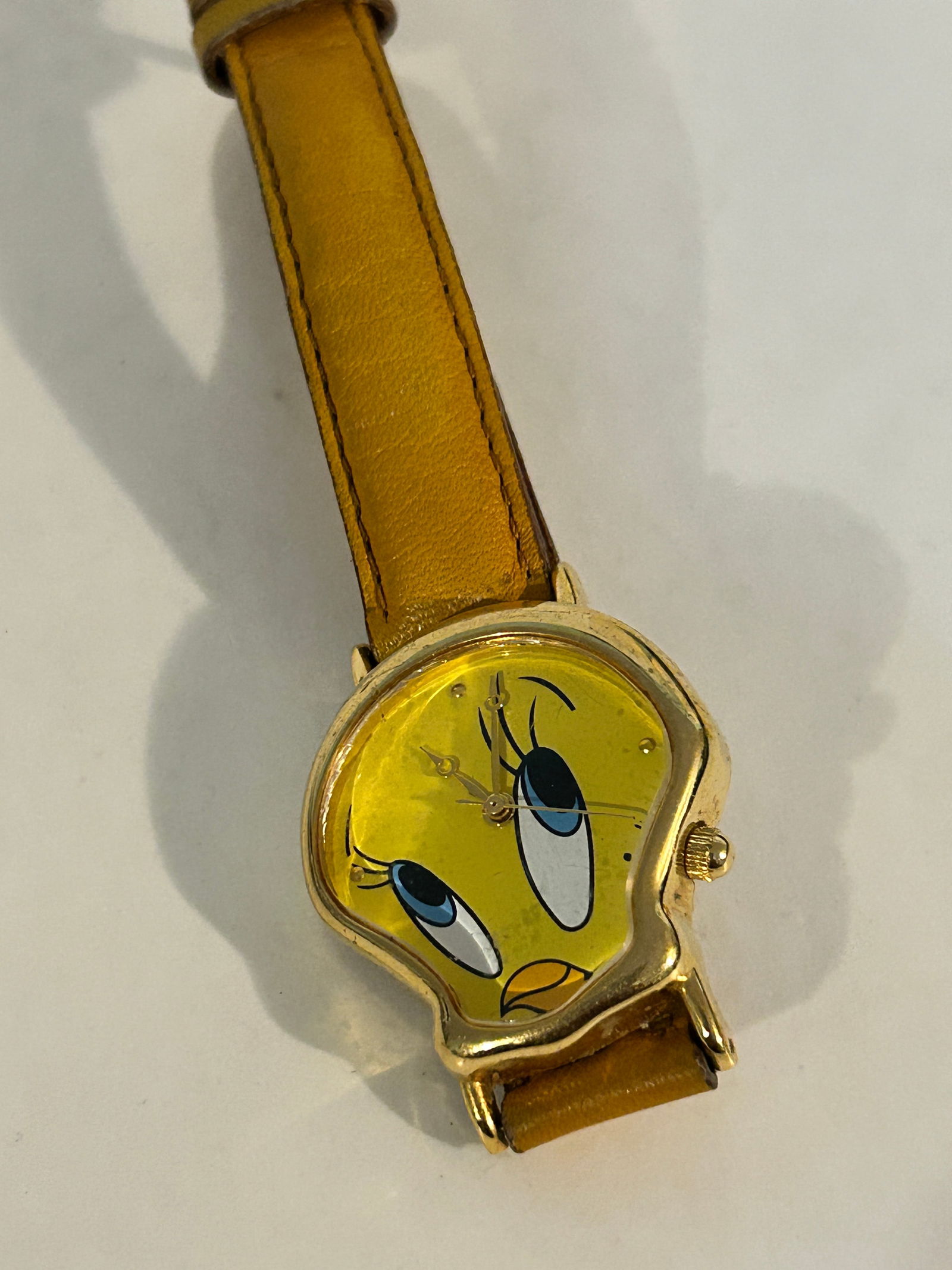 Vintage Yellow Tweetie Armitron working Watch 2200-308: Vintage Yellow Tweetie Armitron working Watch 2200-308 Please view all photos as they are part of the description and condition of this Item, Feel free to contact me with questions or picture requests