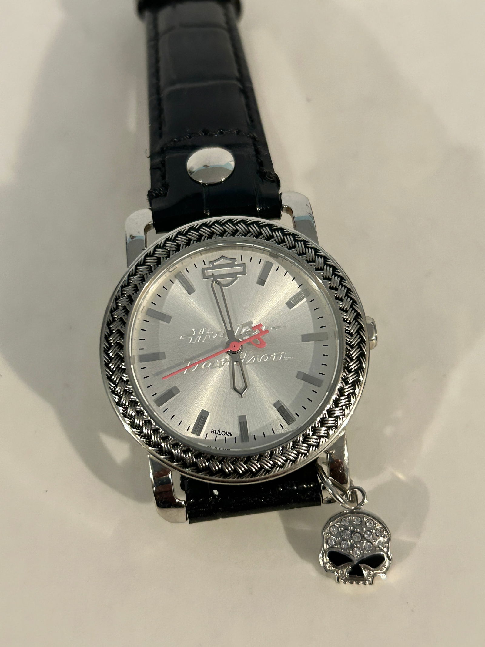 Vintage Harley Davidson Bulova working Watch 76L173: Vintage Harley Davidson Bulova working Watch 76L173 Please view all photos as they are part of the description and condition of this Item, Feel free to contact me with questions or picture requests! U