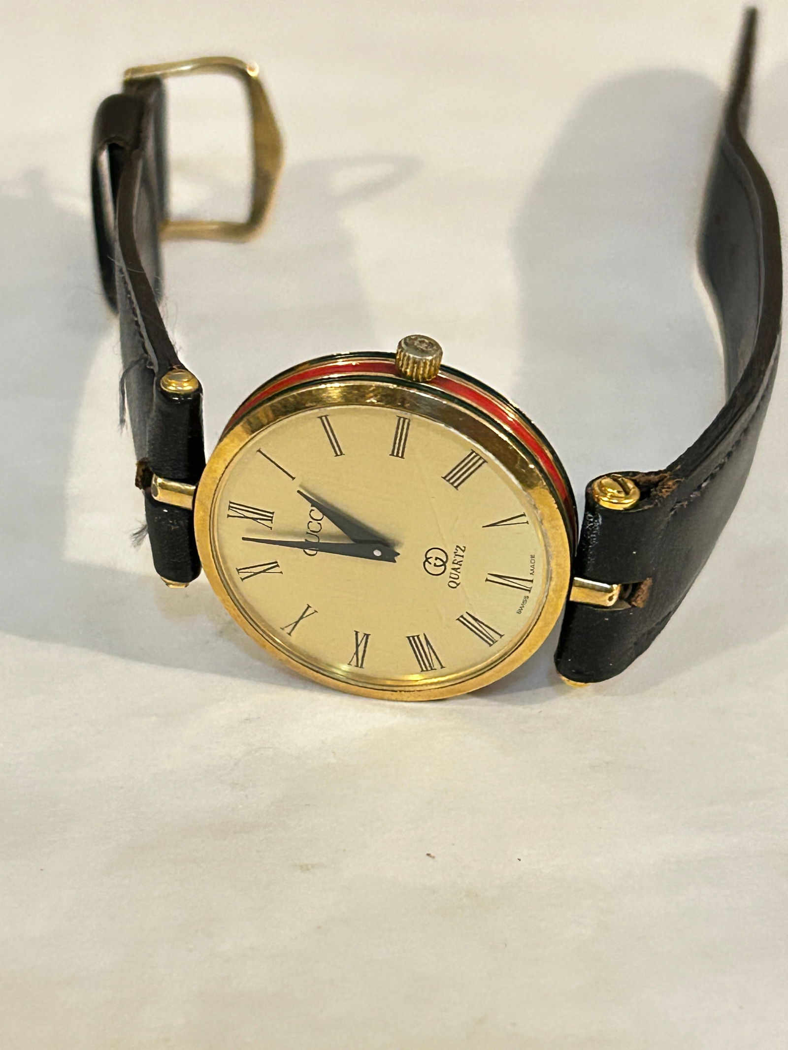 Vintage GUCCI Men's Quartz Working Watch light scratches (1 of 5)
