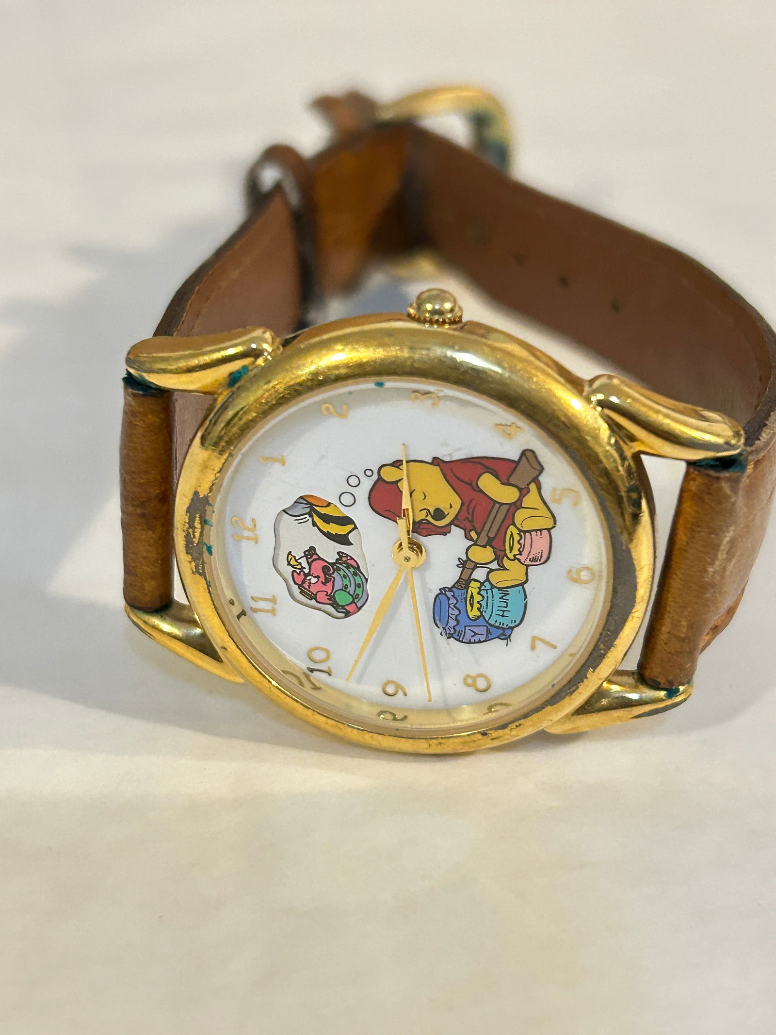 Vintage Waly Disney Winnie the pooh working quartz Watch: Vintage Waly Disney Winnie the pooh working quartz Watch Please view all photos as they are part of the description and condition of this Item, Feel free to contact me with questions or picture reques
