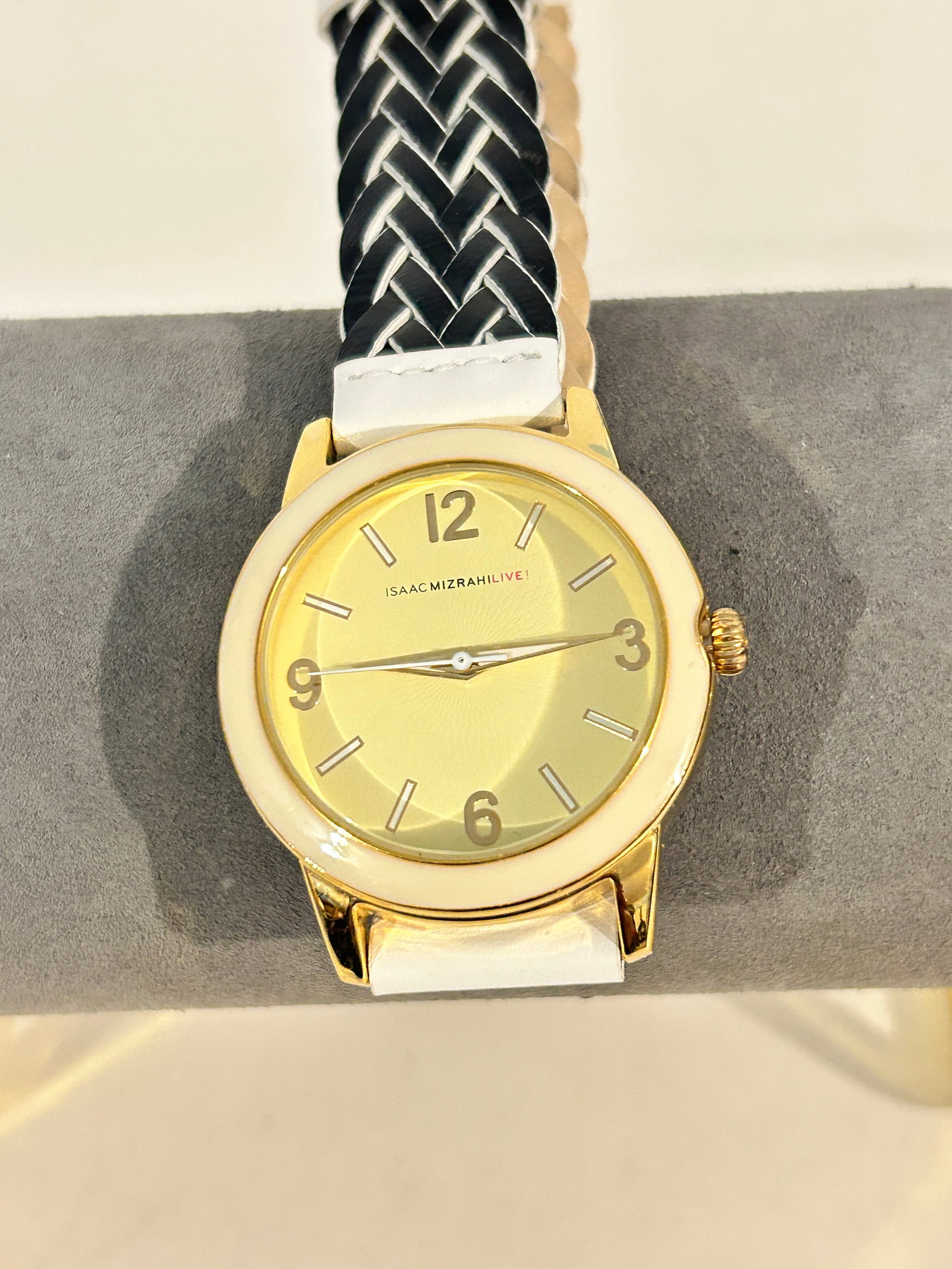 Isaac Mizrahi Live working white enamel Watch: Isaac Mizrahi Live working white enamel Watch Please view all photos as they are part of the description and condition of this Item, Feel free to contact me with questions or picture requests! Used It