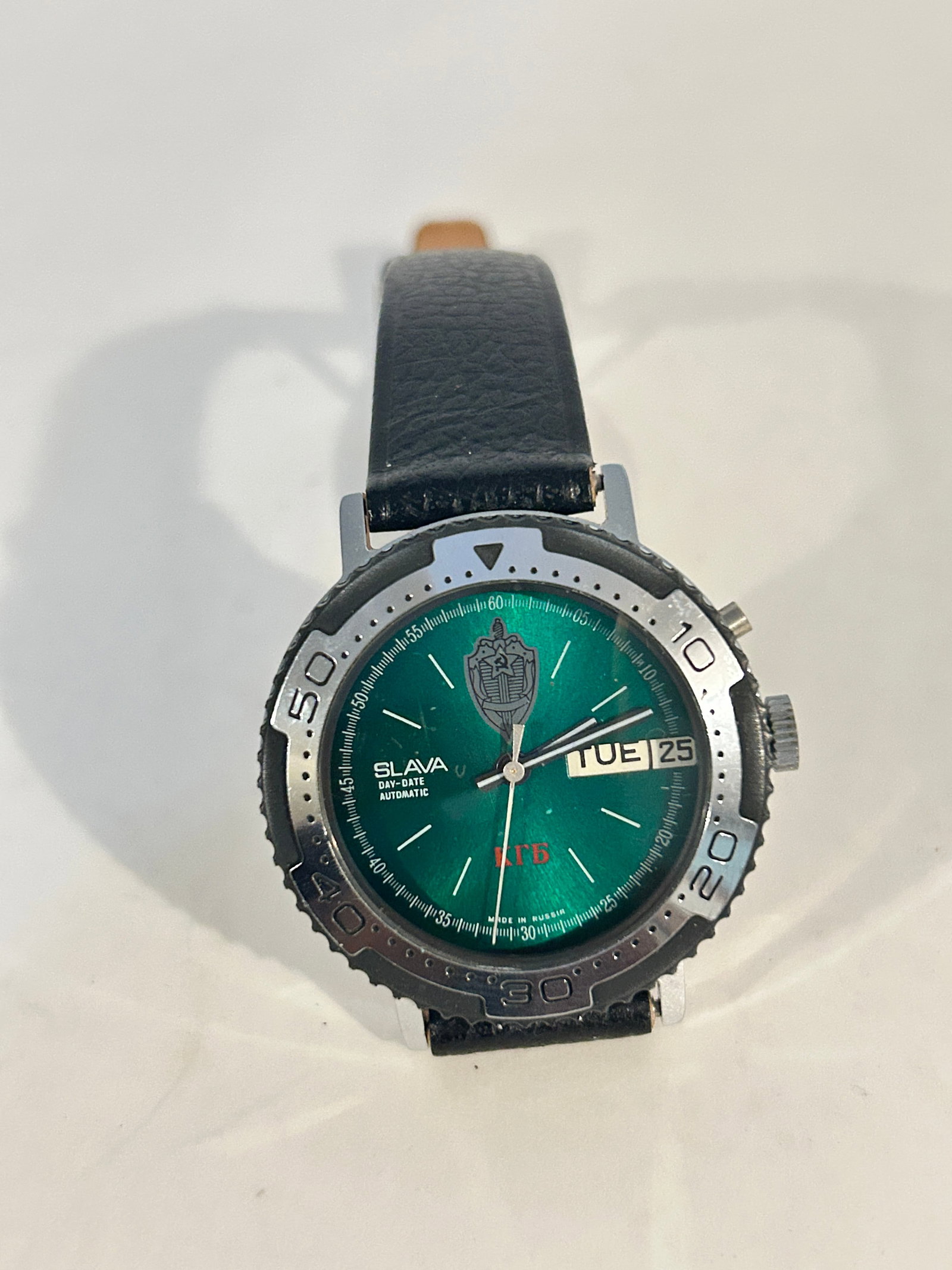 Rare Soviet Slava Green Dial Mech working Watch: Rare Soviet Slava Green Dial Mech working Watch Please view all photos as they are part of the description and condition of this Item, Feel free to contact me with questions or picture requests! Used 