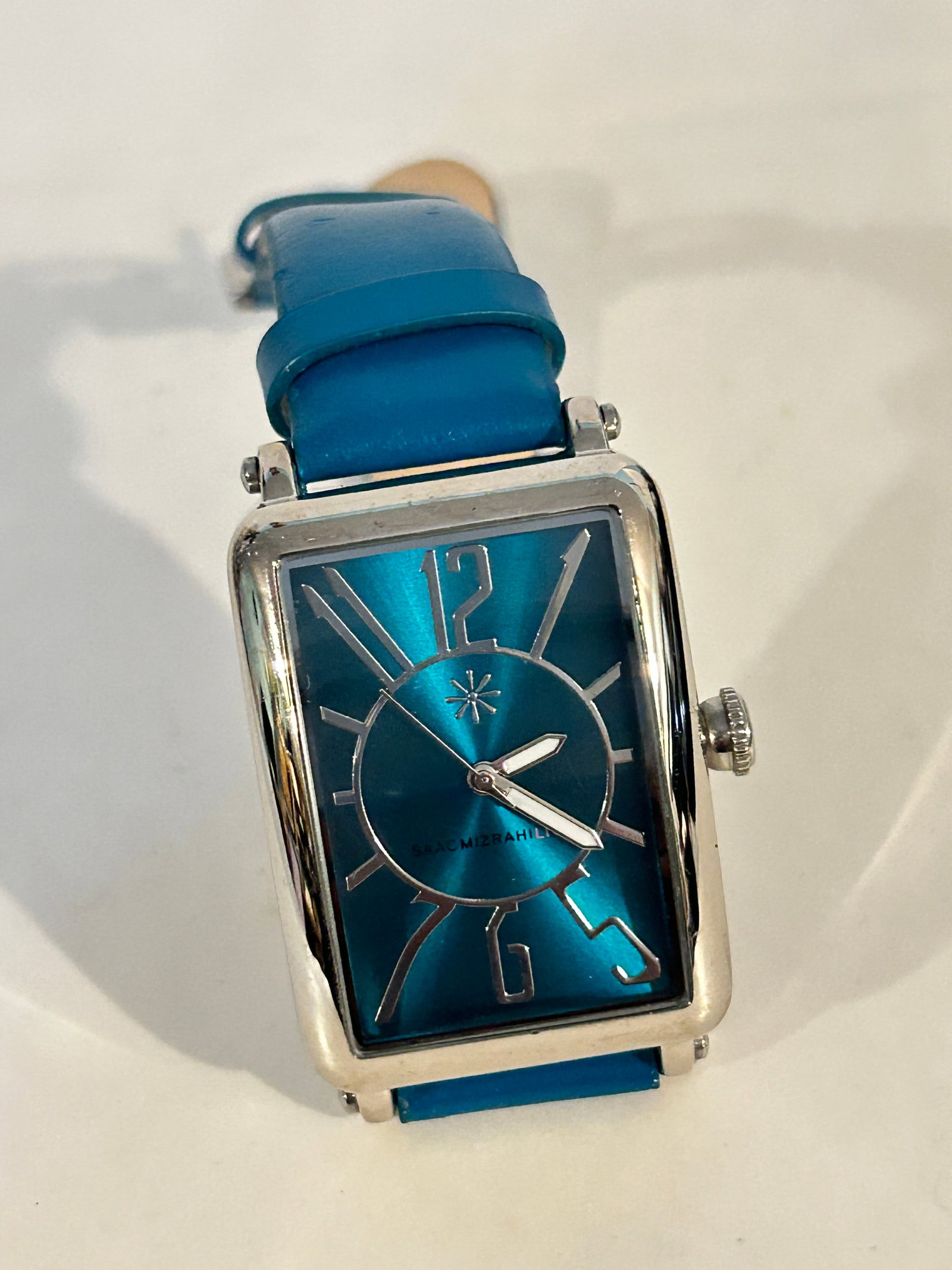 Isaac Mizrahi Live working Green Watch: Isaac Mizrahi Live working Green Watch Please view all photos as they are part of the description and condition of this Item, Feel free to contact me with questions or picture requests! Used Item AS I