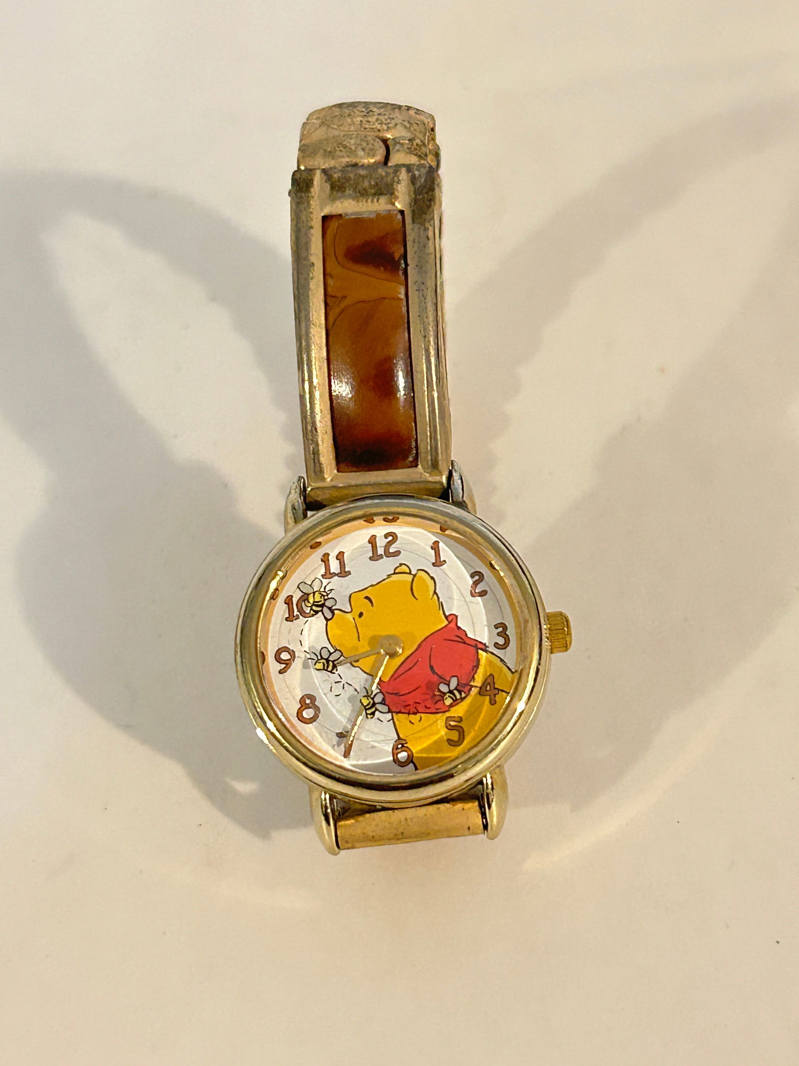 Vintage Winnie the Pooh working quartz Watch: Vintage Winnie the Pooh working quartz Watch Please view all photos as they are part of the description and condition of this Item, Feel free to contact me with questions or picture requests! Used Ite