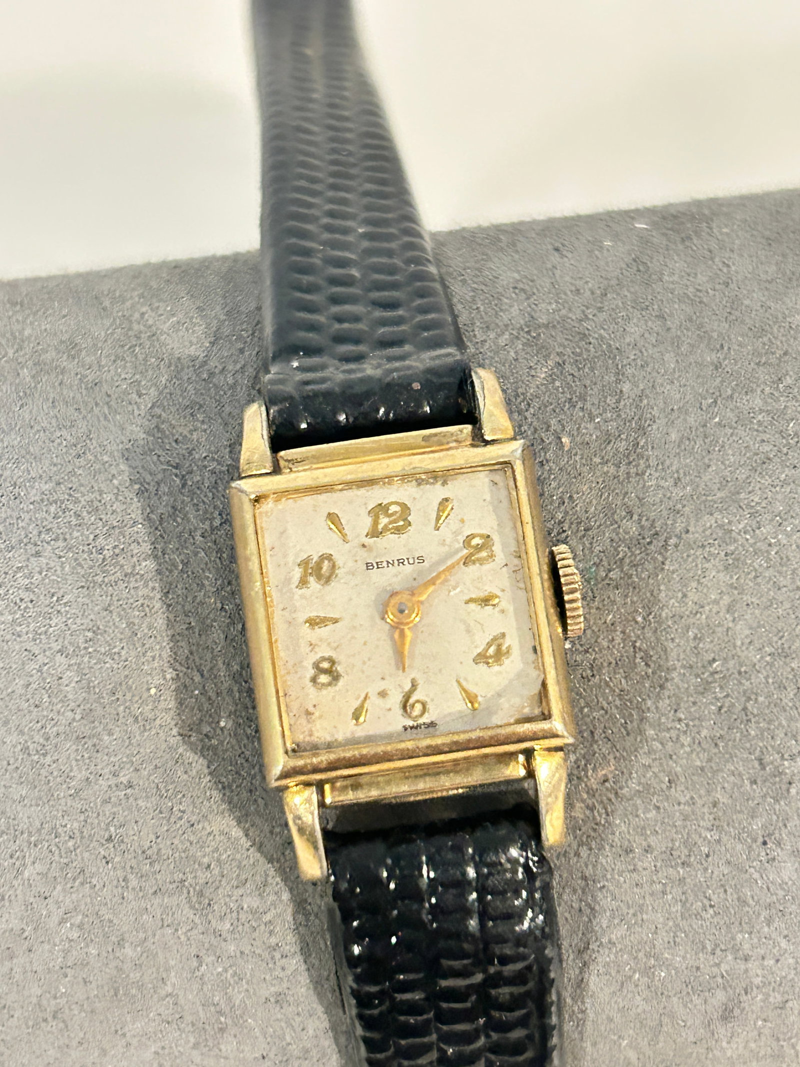 Vintage Benrus working mech gold filled Watch: Vintage Benrus working mech gold filled Watch Please view all photos as they are part of the description and condition of this Item, Feel free to contact me with questions or picture requests! Used It