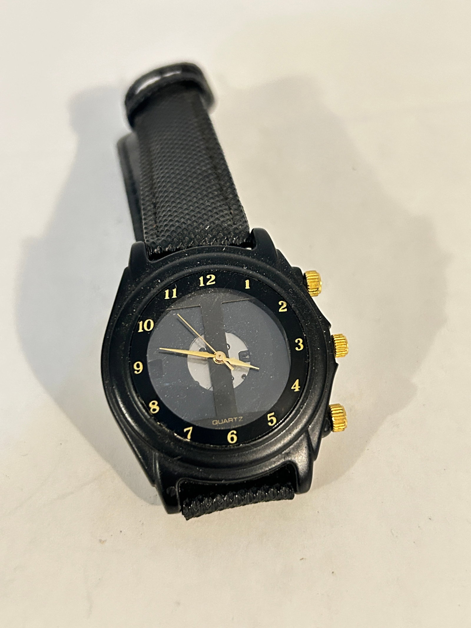 Vintage Spider-Man Quartz black Watch: Vintage Spider-Man Quartz black Watch Please view all photos as they are part of the description and condition of this Item, Feel free to contact me with questions or picture requests! Used Item AS IS
