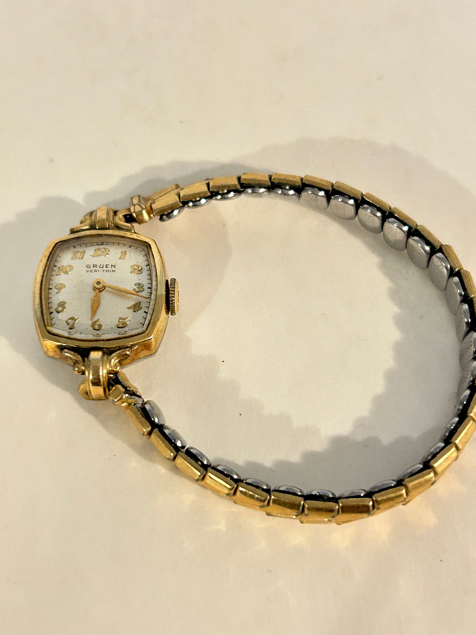 Vintage Gruen Veri-Thin mech working Watch: Vintage Gruen Veri-Thin mech working Watch Please view all photos as they are part of the description and condition of this Item, Feel free to contact me with questions or picture requests! Used Item