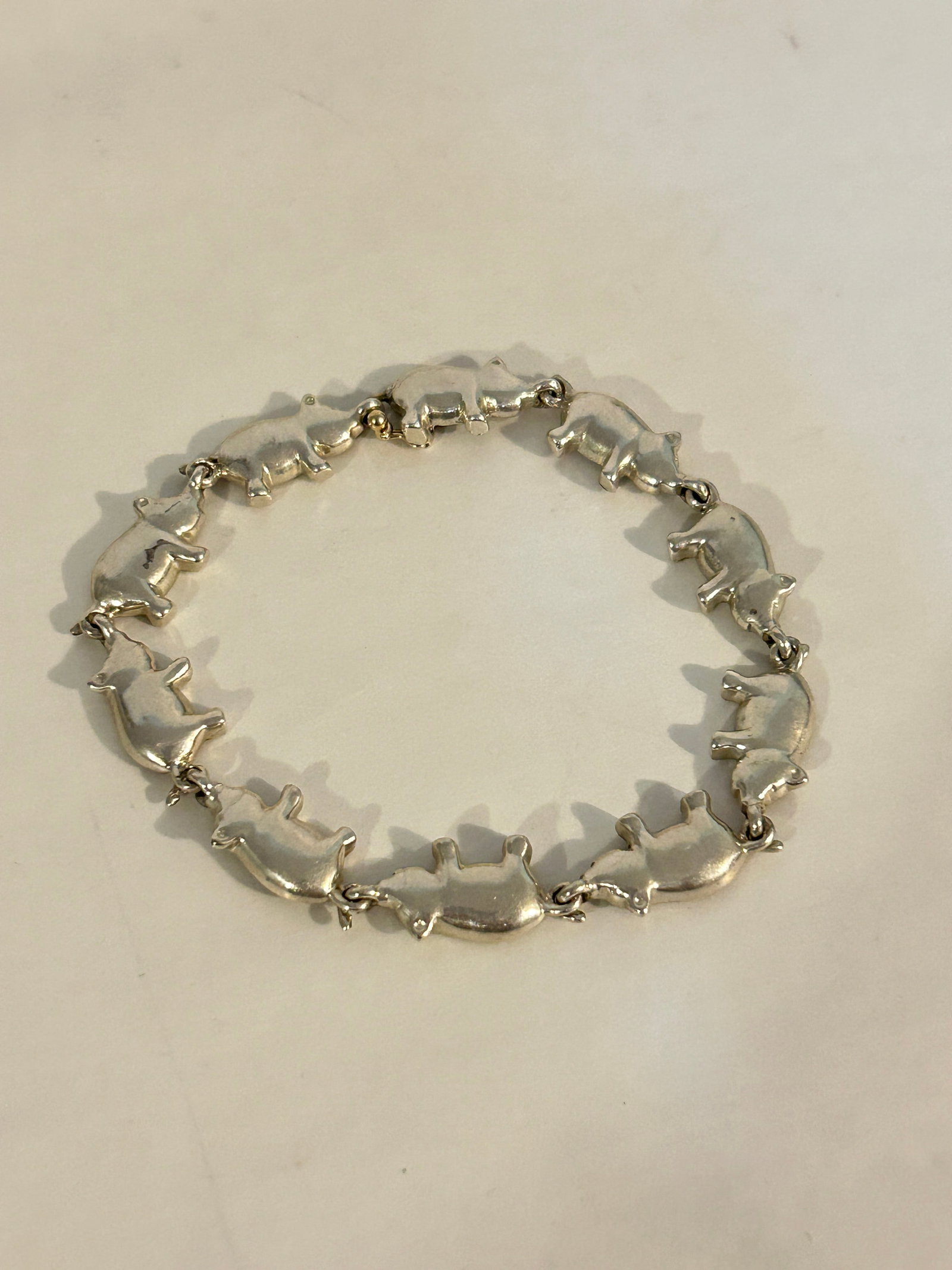 Vintage Sterling Silver Piglet Bracelet 7": Vintage Sterling Silver Piglet Bracelet 7" Please view all photos as they are part of the description and condition of this Item, Feel free to contact me with questions or picture requests! Used Item 