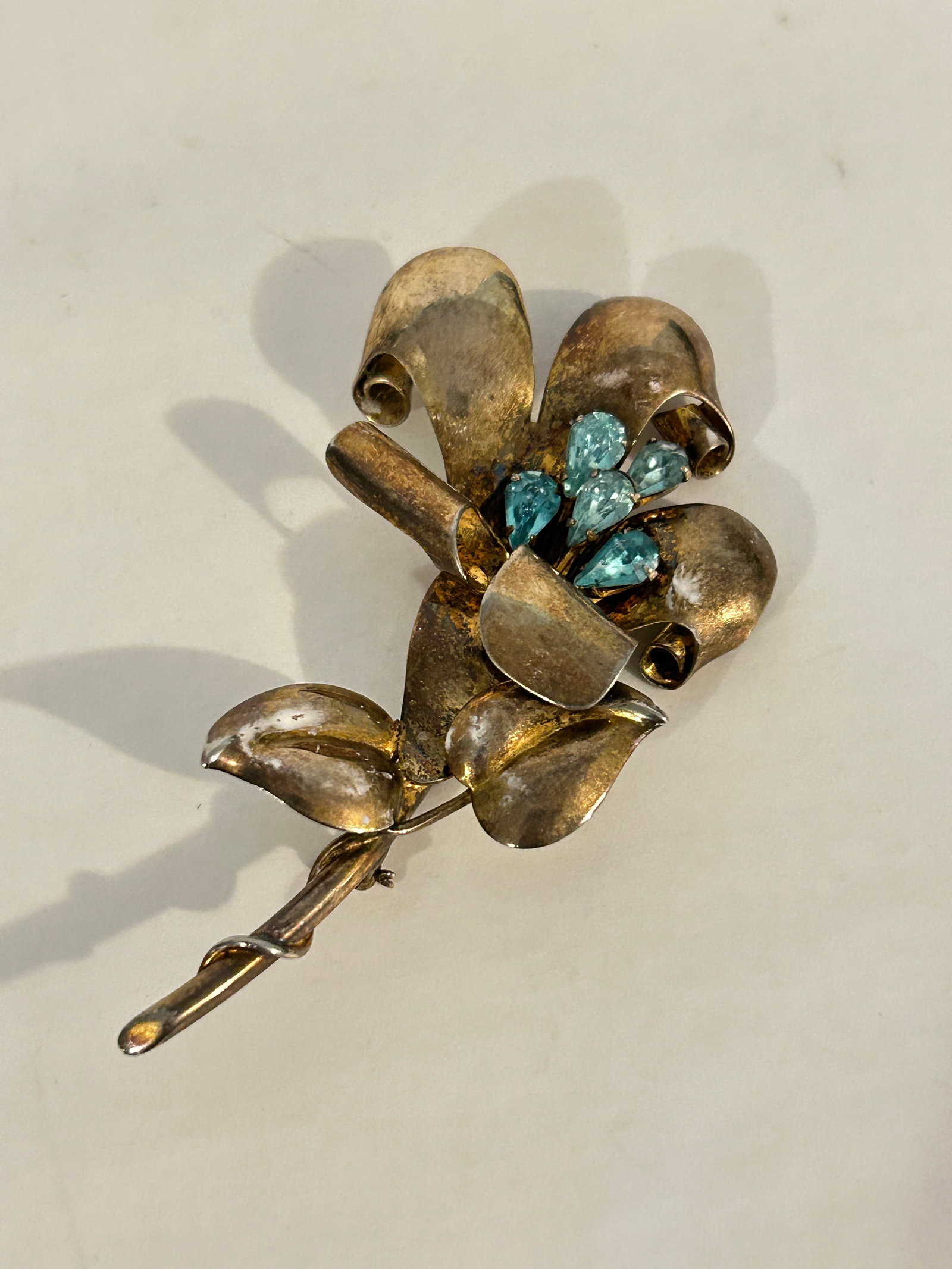 Huge Vintage Sterling Silver Vermeil JOLLE Signed Aquamarine Rhinestone Brooch: Huge Vintage Sterling Silver Vermeil JOLLE Signed Aquamarine Rhinestone Brooch Please view all photos as they are part of the description and condition of this Item, Feel free to contact me with quest