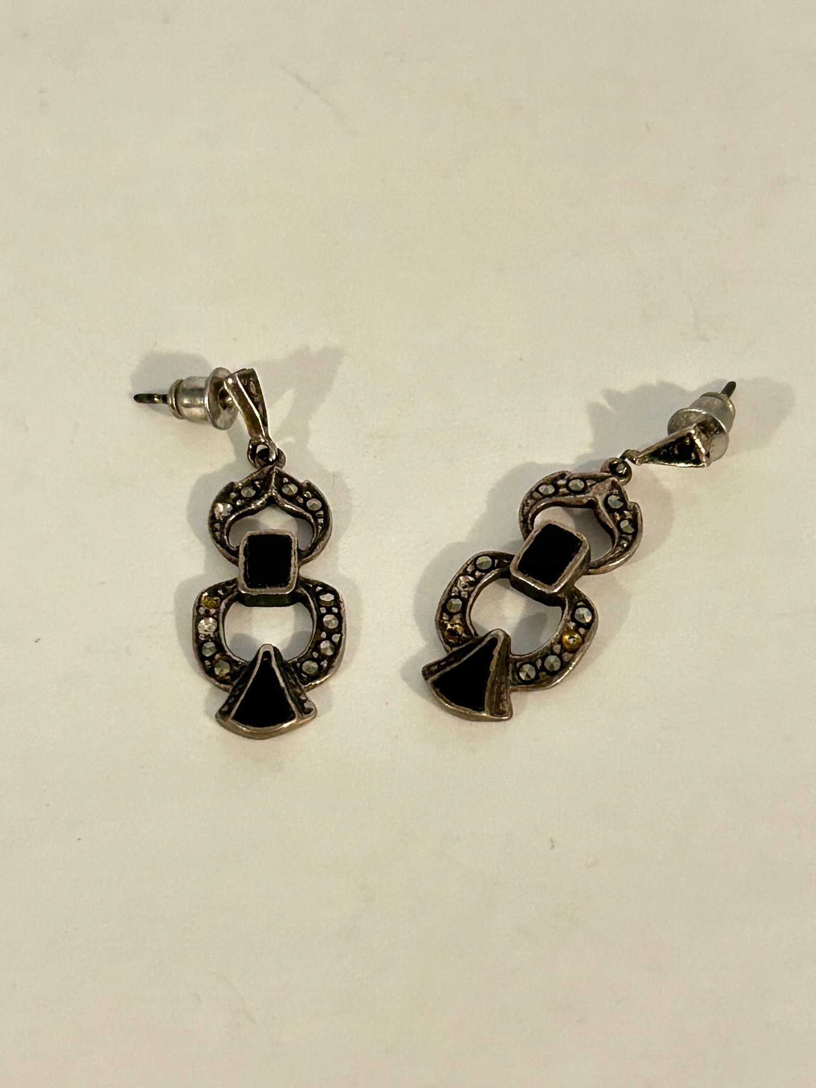 Vintage Sterling Silver marcasite onyz Earrings: Vintage Sterling Silver marcasite onyz Earrings Please view all photos as they are part of the description and condition of this Item, Feel free to contact me with questions or picture requests! Used 