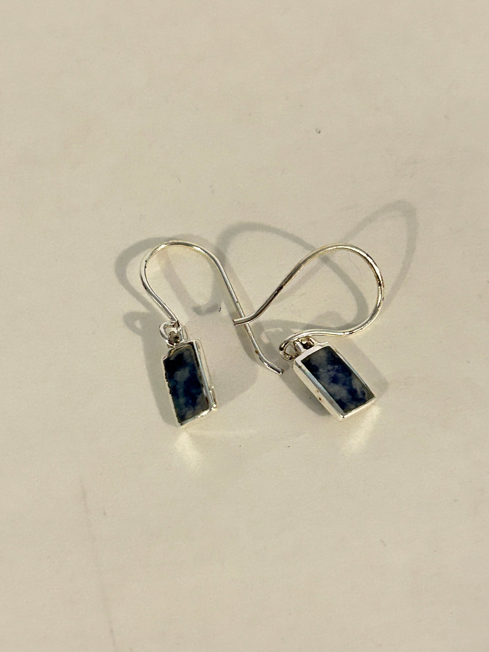 Vintage Sterling Silver 925 Signed Su Earrings: Vintage Sterling Silver 925 Signed Su Earrings Please view all photos as they are part of the description and condition of this Item, Feel free to contact me with questions or picture requests! Used I