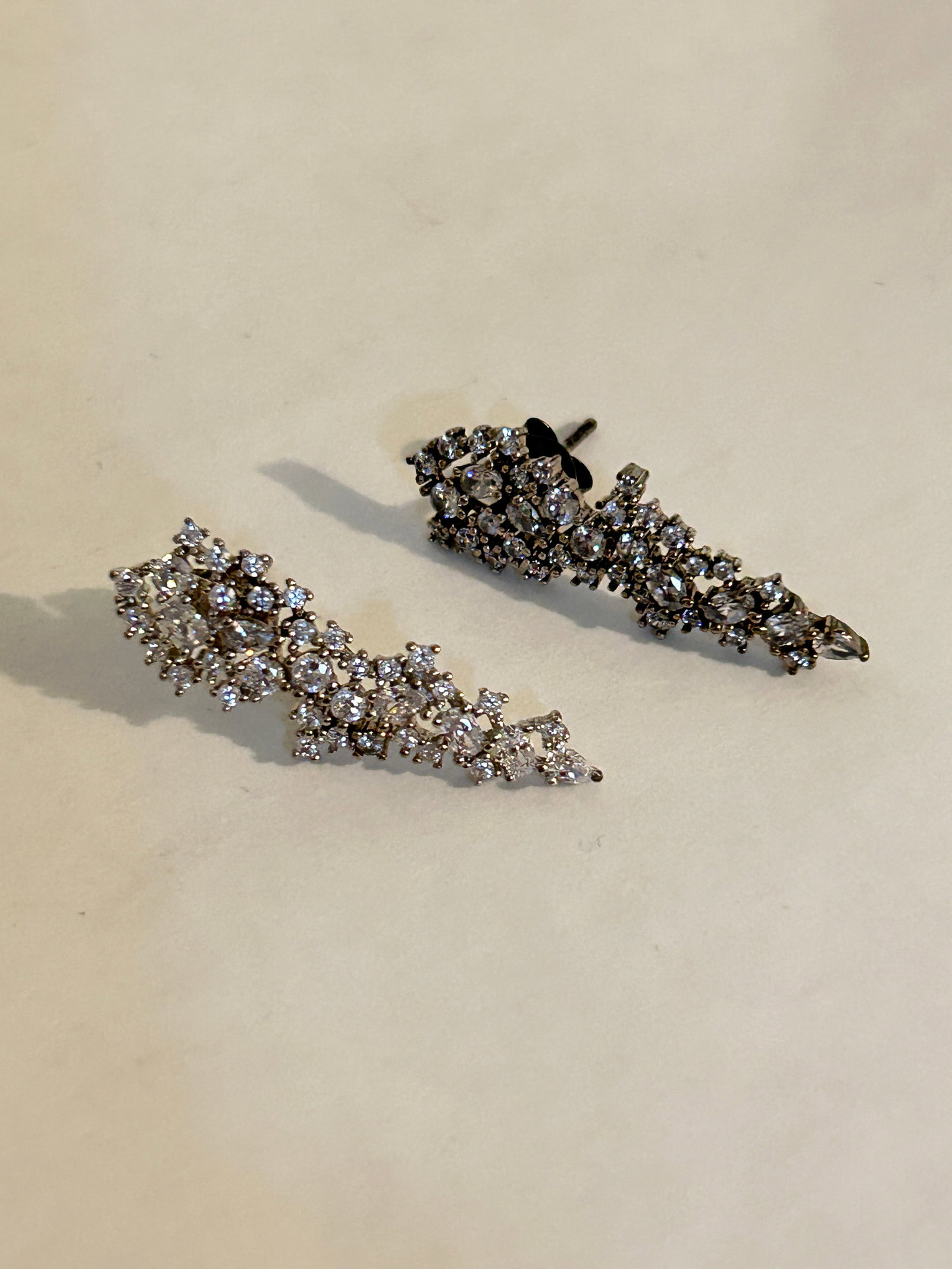 Vintage Sterling Silver post rhinestone Earrings: Vintage Sterling Silver post rhinestone Earrings Please view all photos as they are part of the description and condition of this Item, Feel free to contact me with questions or picture requests! Used