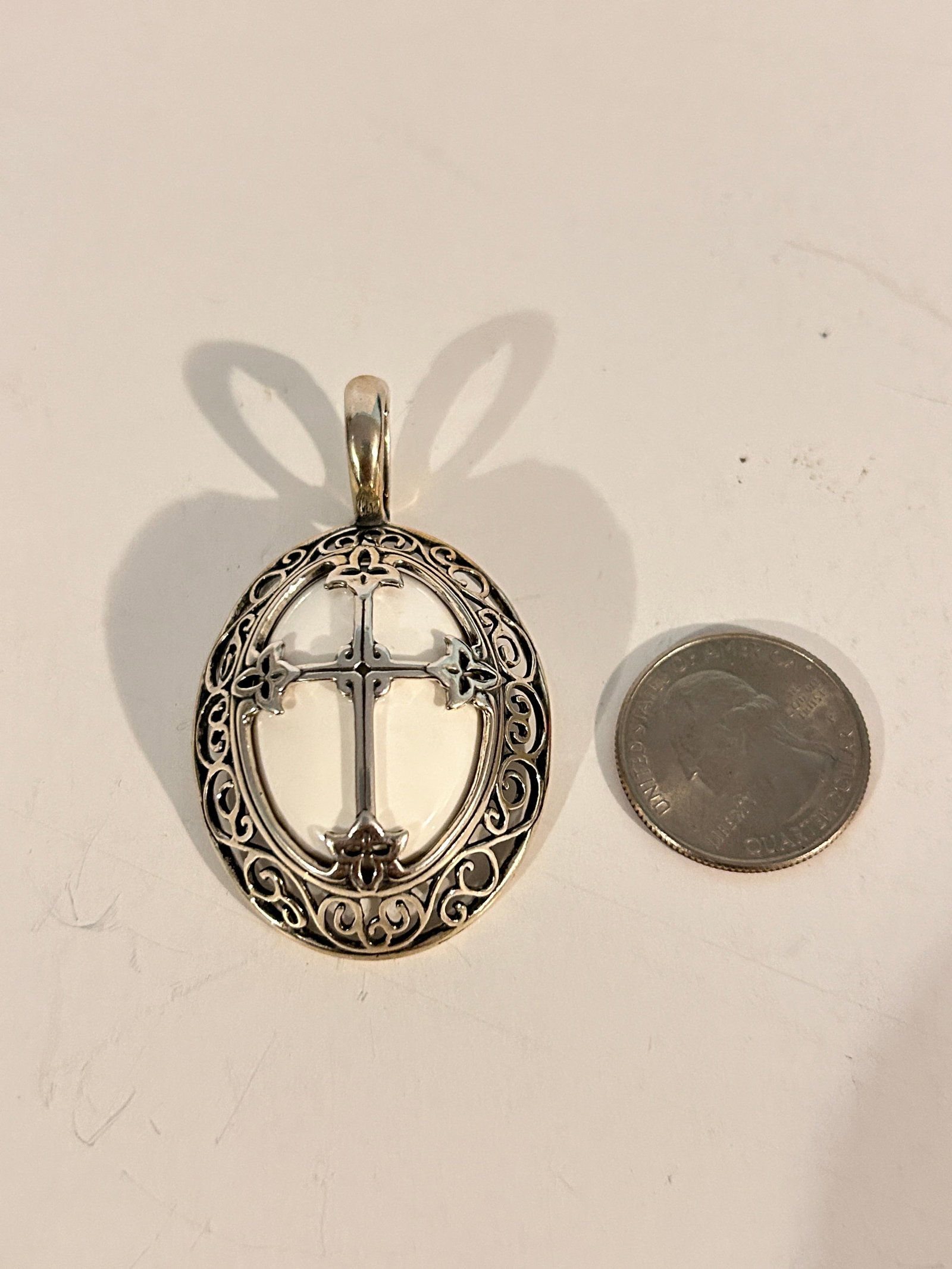 Vintage Carolyn Pollack White Agate filigree Pendant Necklace Enhancer 2 1/4": Vintage Carolyn Pollack White Agate filigree Pendant Necklace Enhancer 2 1/4" Please view all photos as they are part of the description and condition of this Item, Feel free to contact me with questi