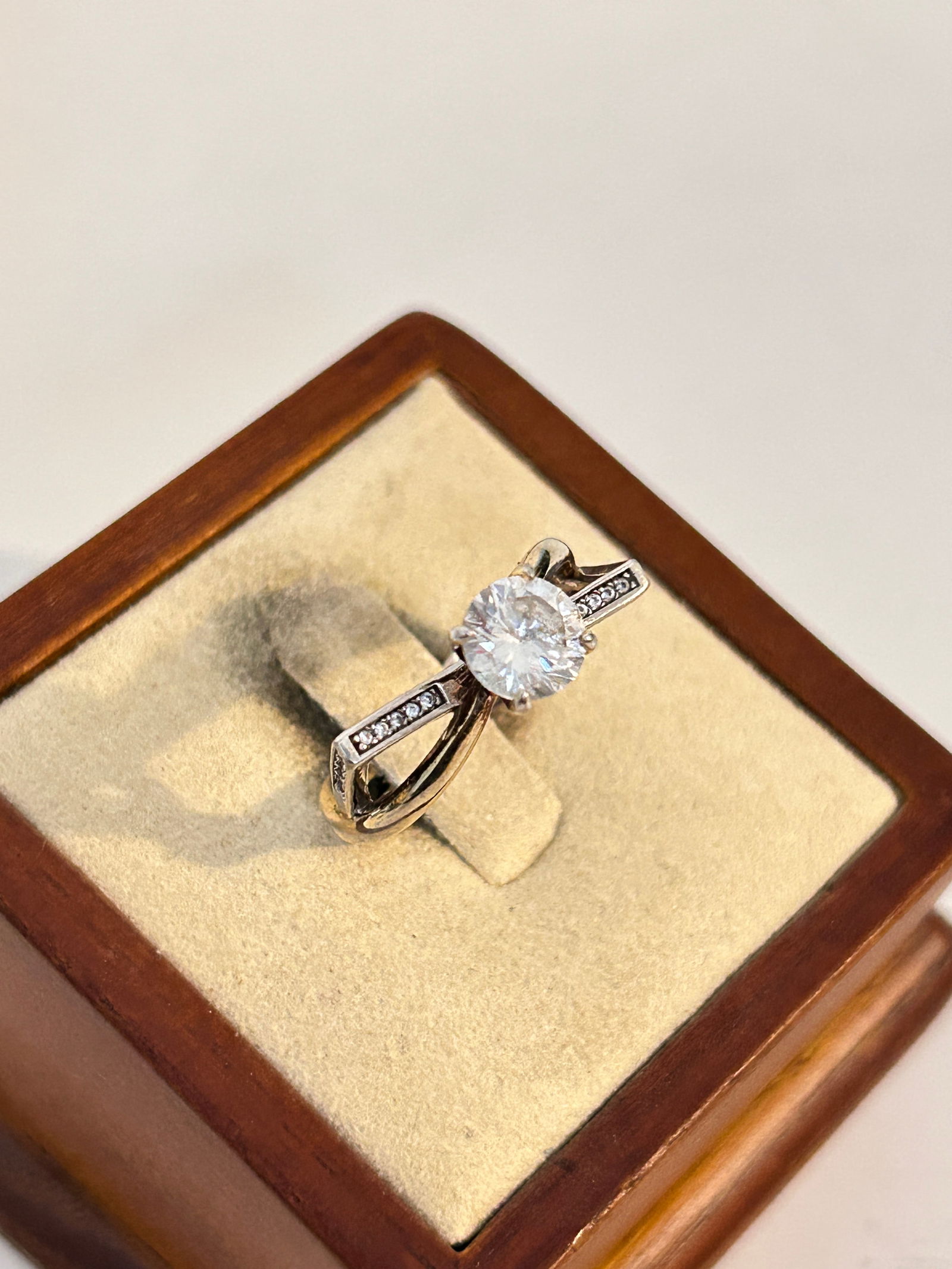 Vintage Sterling Silver CZ Ring sz 6 (1 of 5)