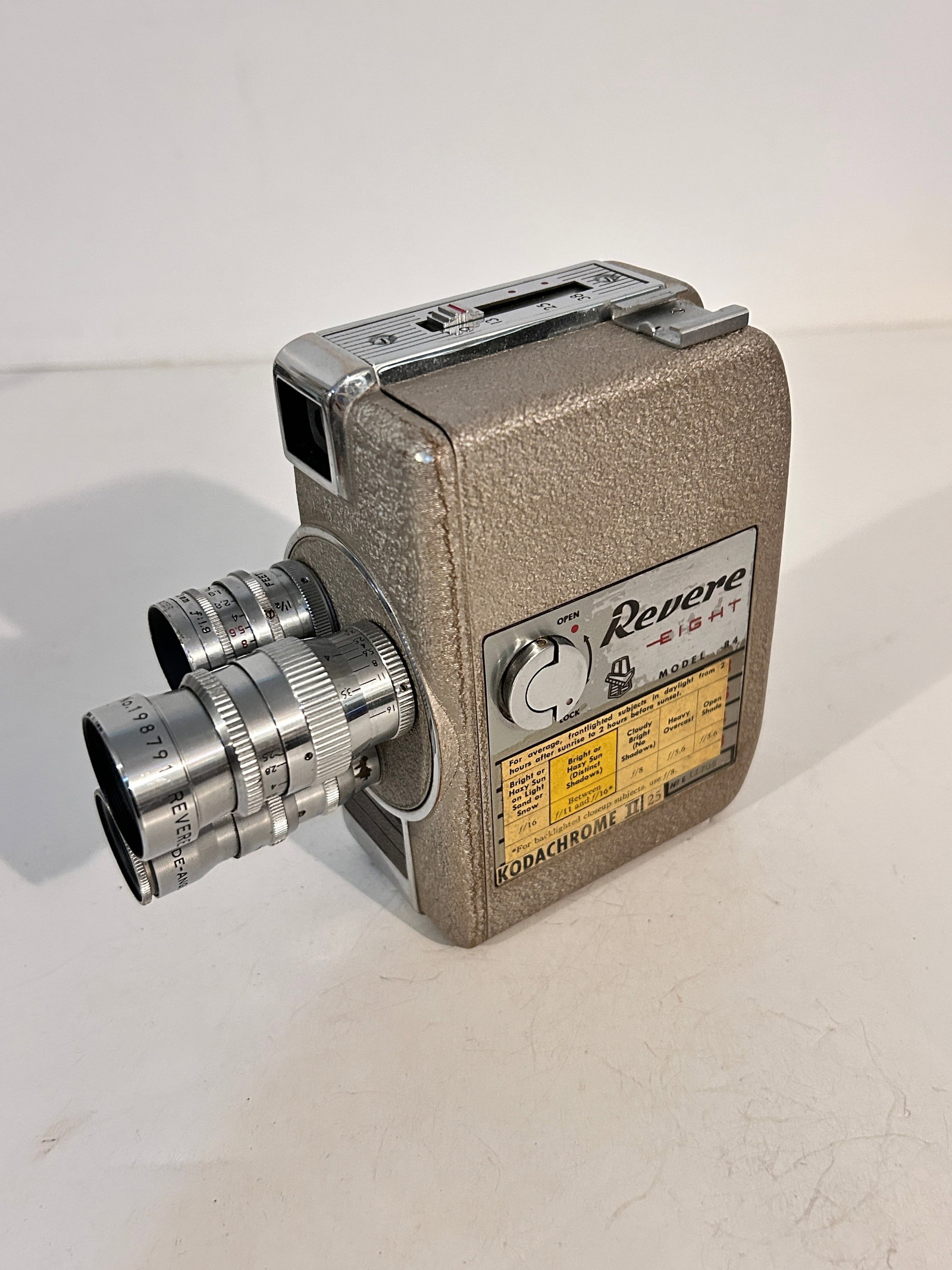 Vintage Revere Eight Camera model 84 (1 of 5)